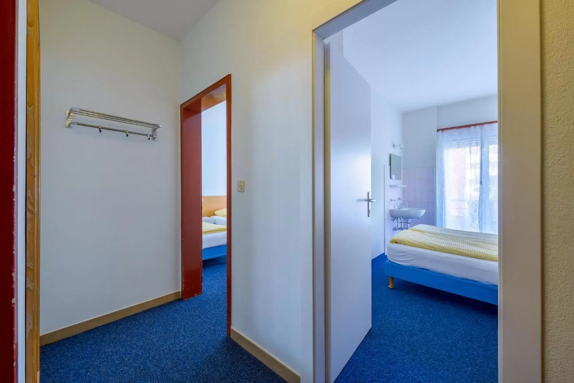 Bathroom, Bed in Hotel Atlantico