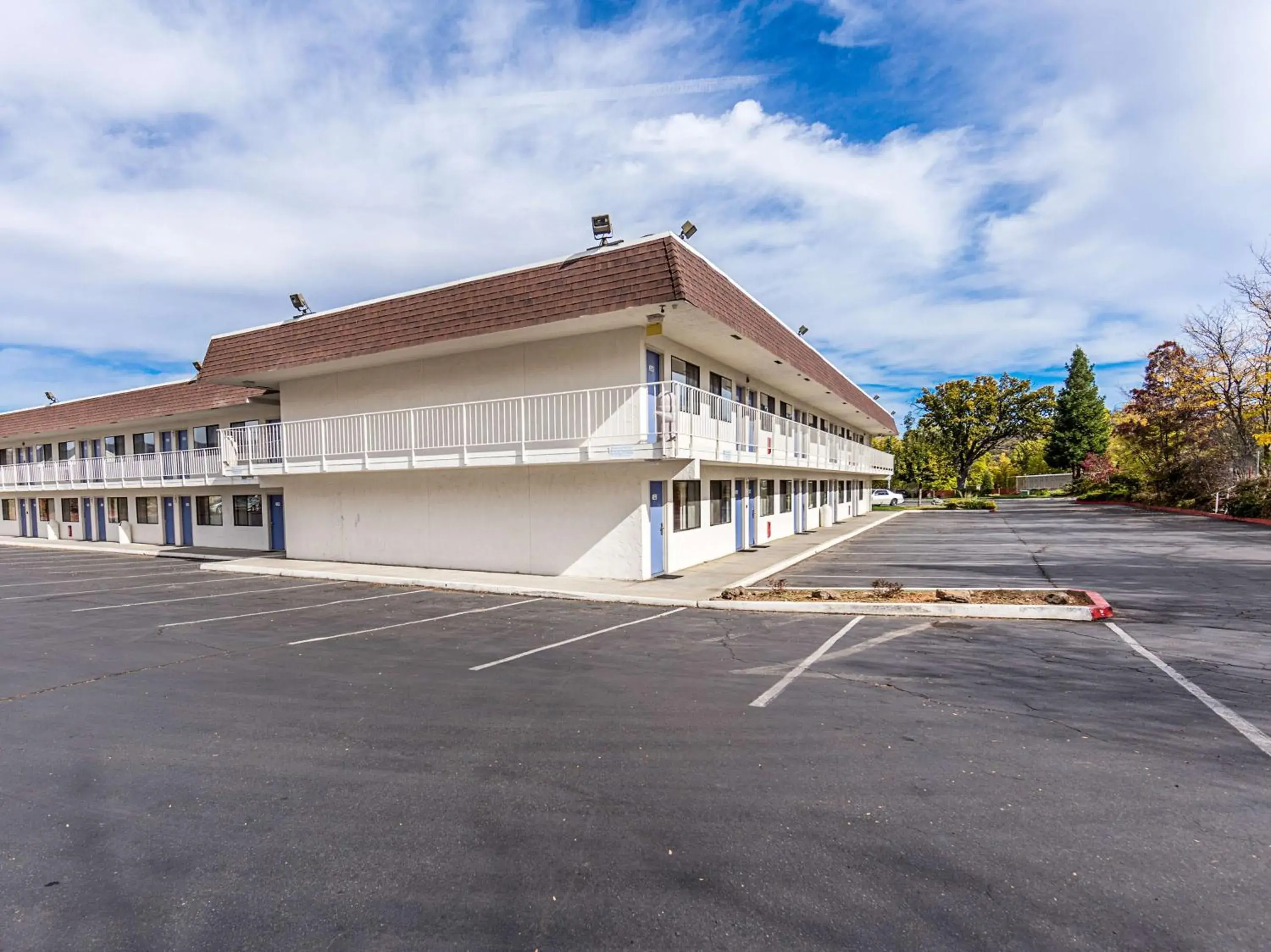 Property Building in Motel 6-Yreka, CA