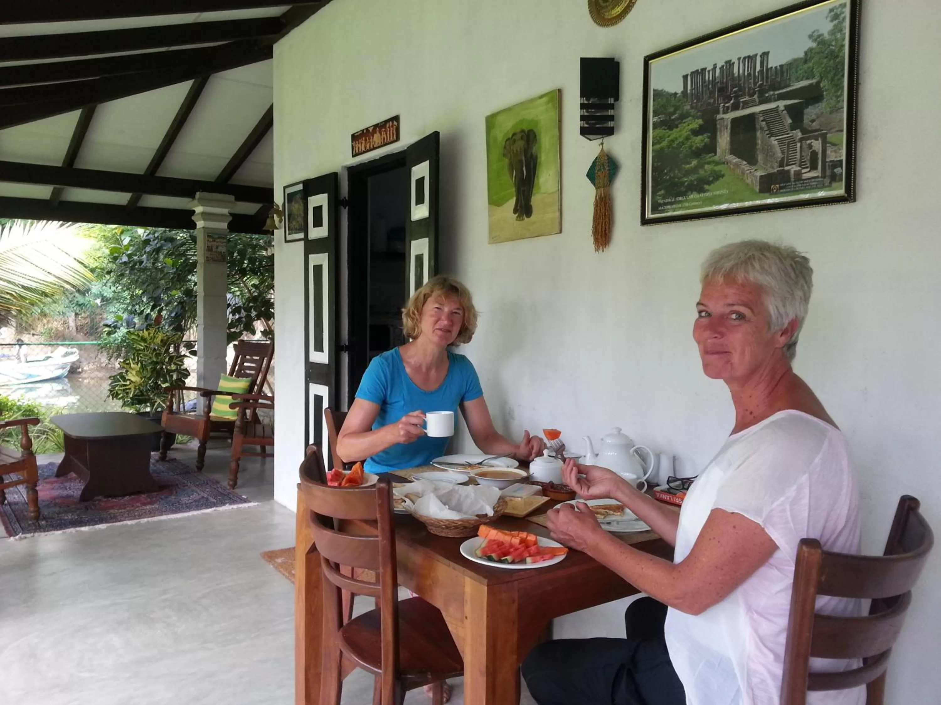 Restaurant/places to eat in Green Wood Villa Negombo