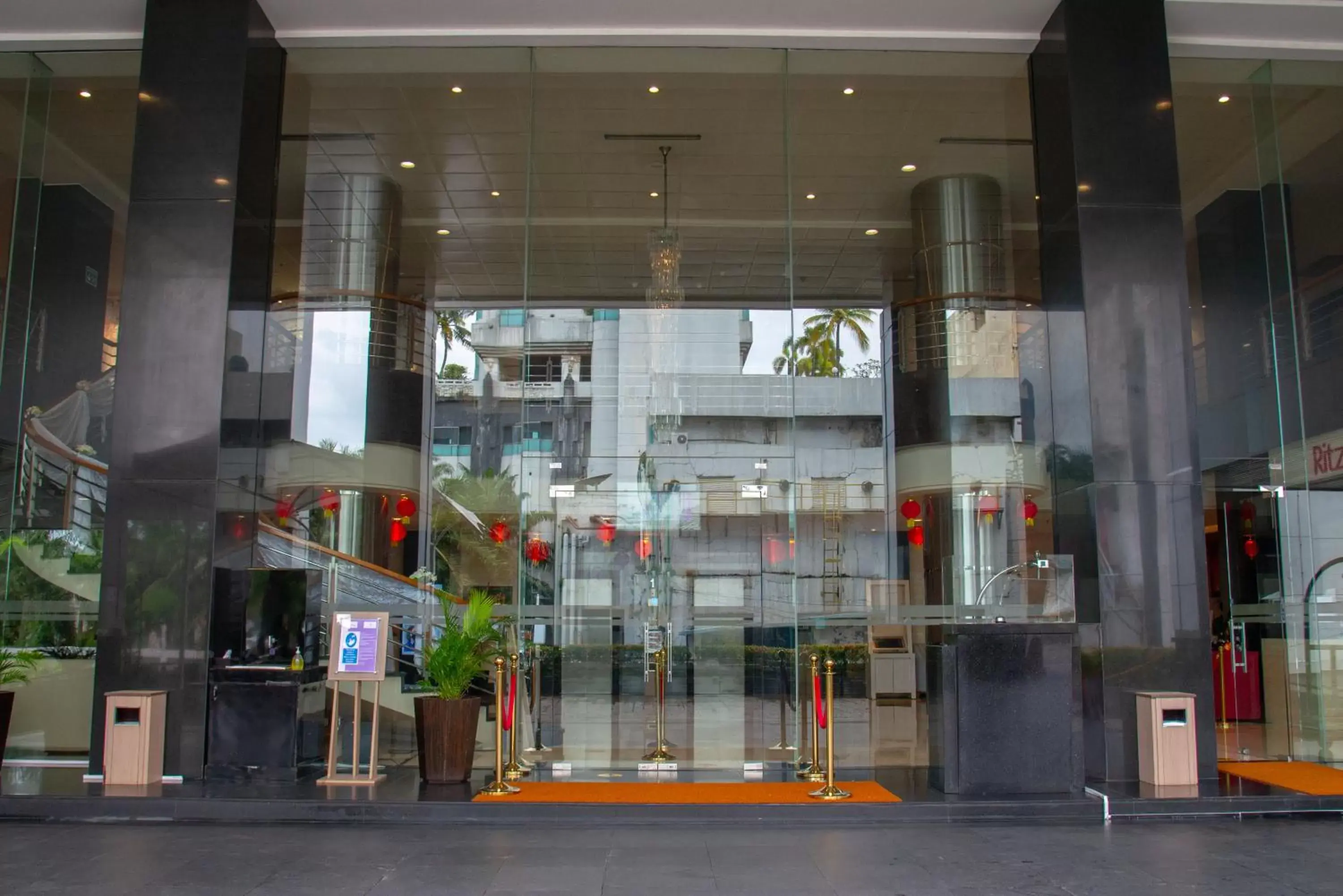 Facade/entrance in Orchardz Hotel Industri