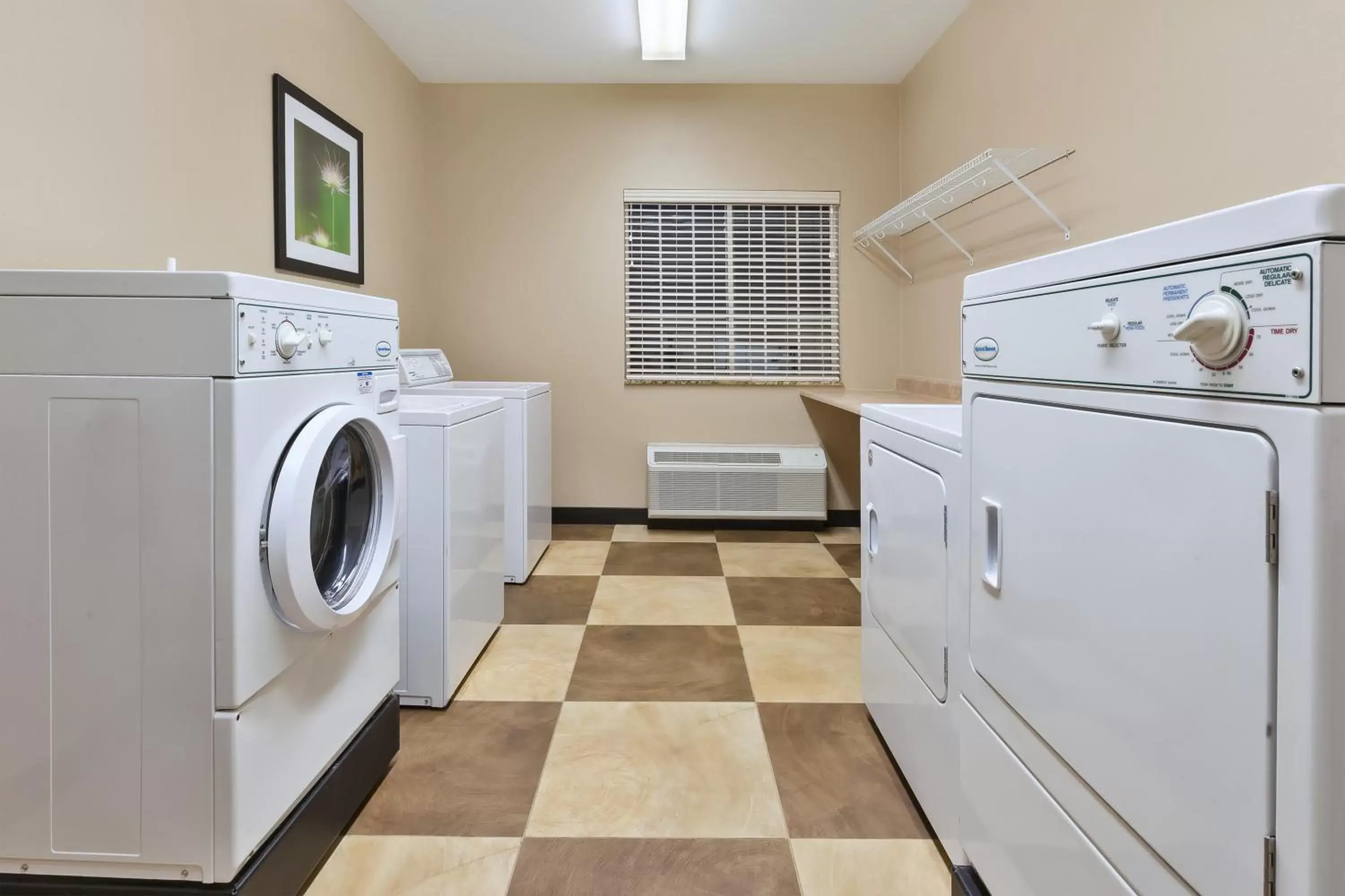 laundry, Kitchen/Kitchenette in Candlewood Suites Washington North, an IHG Hotel