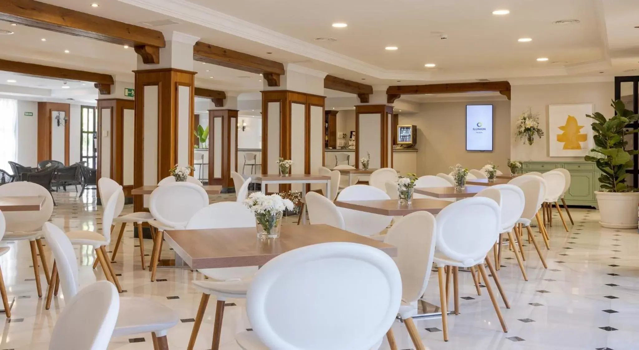 Lounge or bar, Restaurant/Places to Eat in Ilunion Hacienda de Mijas