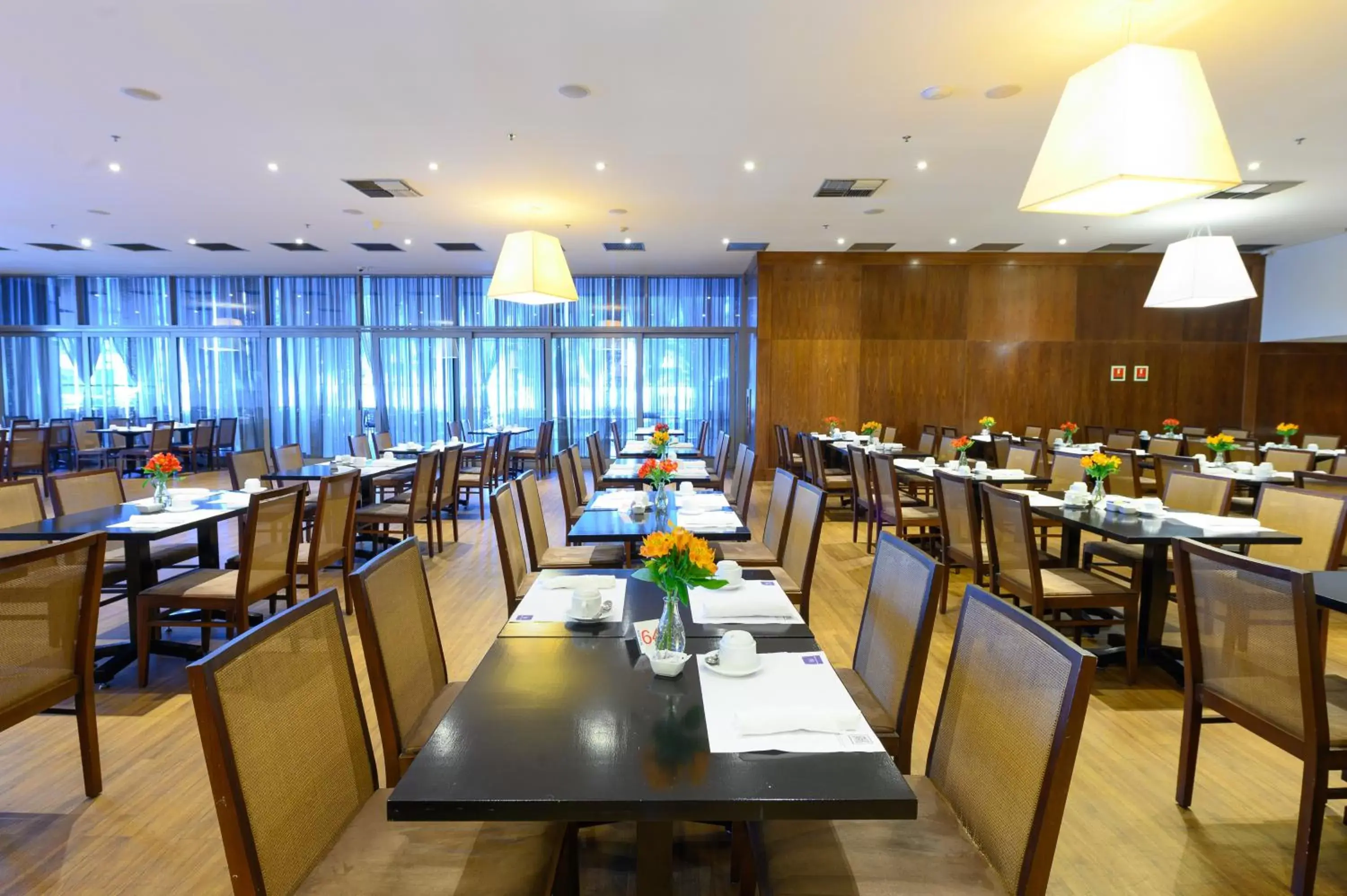 Restaurant/Places to Eat in Windsor Marapendi Hotel