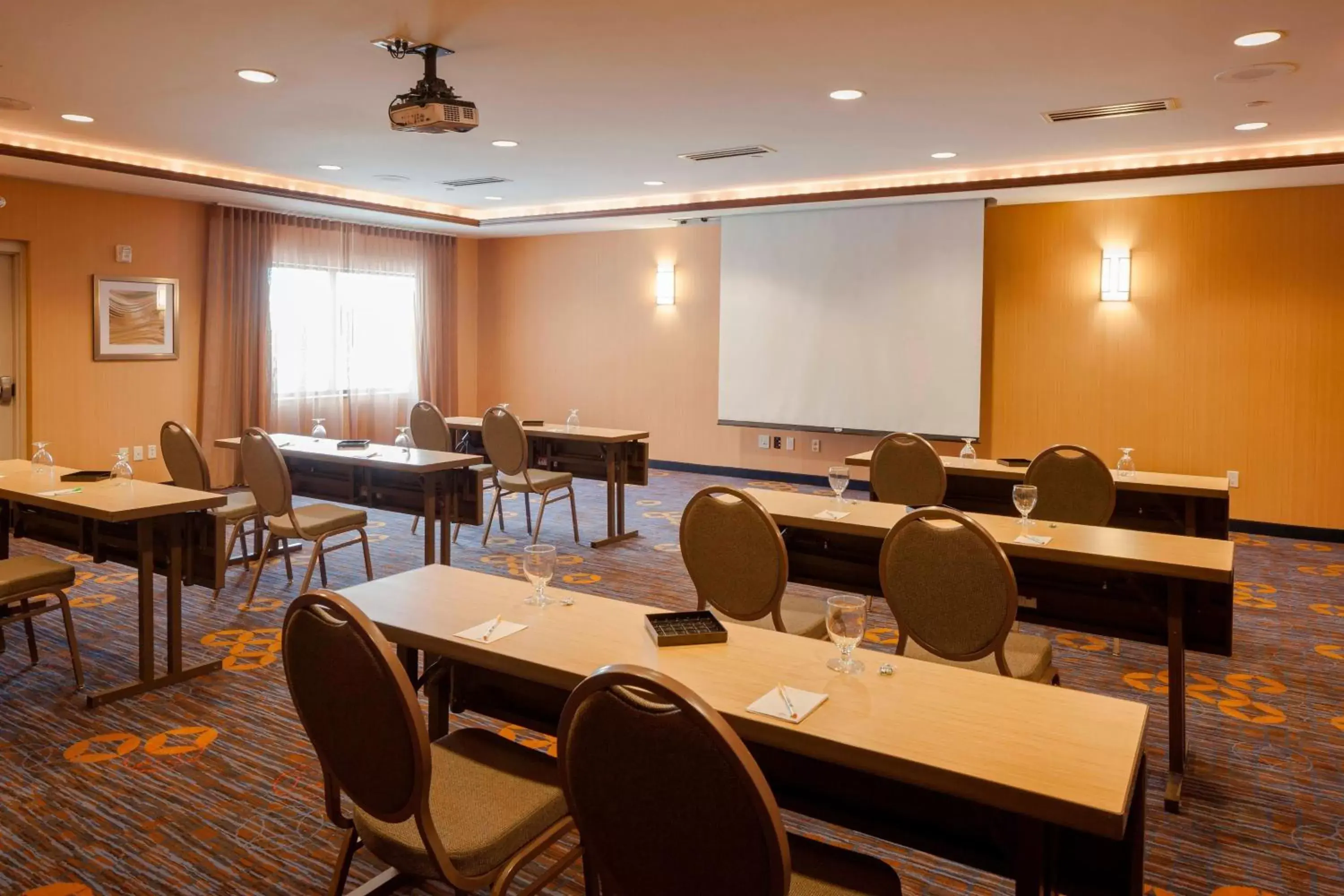 Meeting/conference room in Courtyard by Marriott Madison West / Middleton