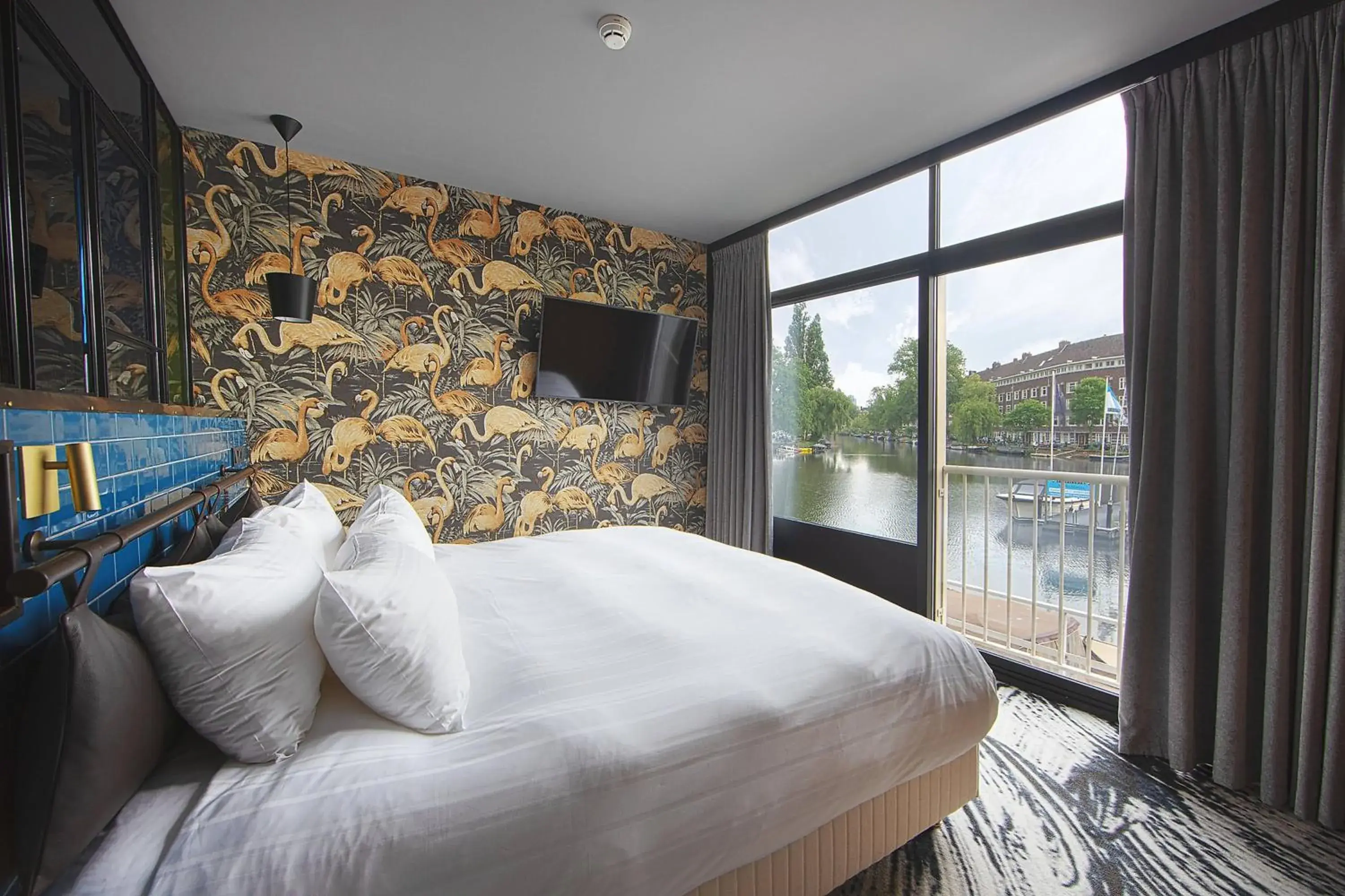 Bedroom, Bed in Apollo Hotel Amsterdam, a Tribute Portfolio Hotel