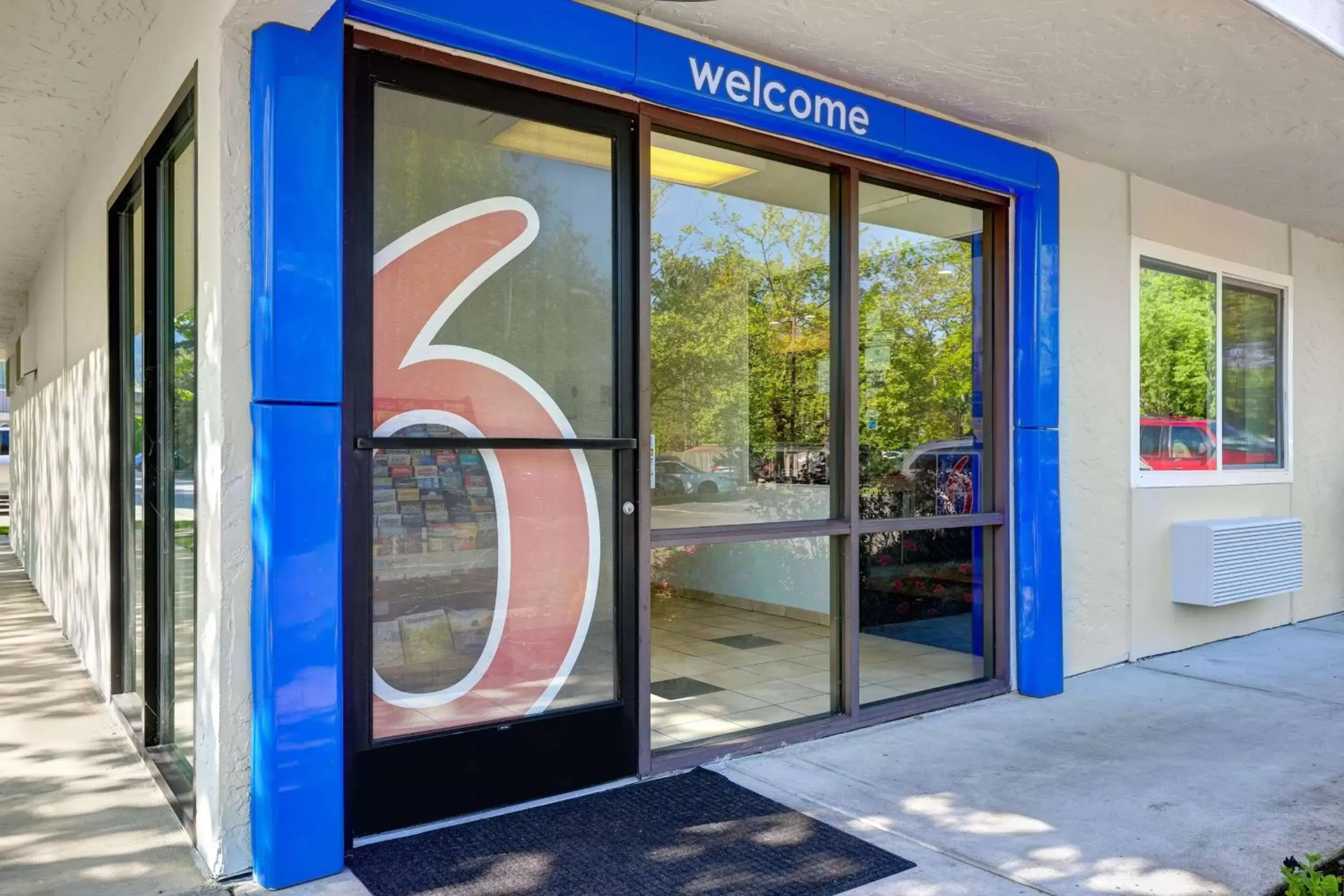 Property building in Motel 6-Issaquah, WA - Seattle - East