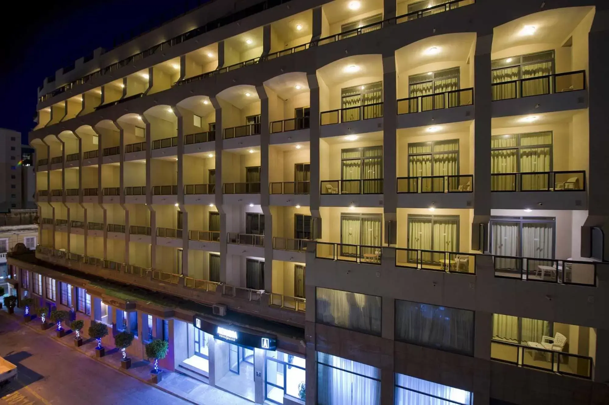 Facade/entrance in Alexandra Hotel Facade/entrance in Alexandra Hotel