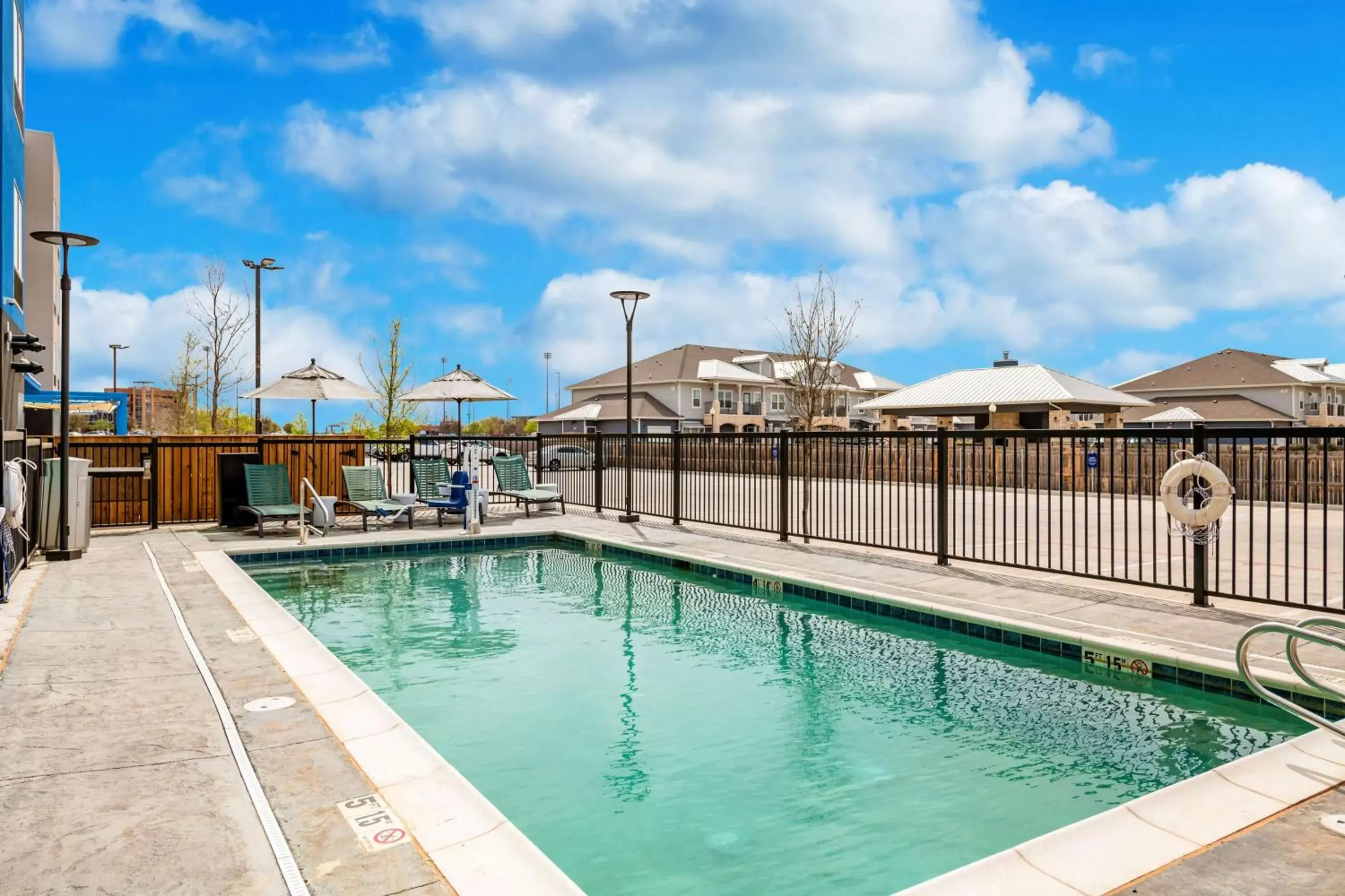 Pool view, Swimming Pool in Tru By Hilton Midland, Tx