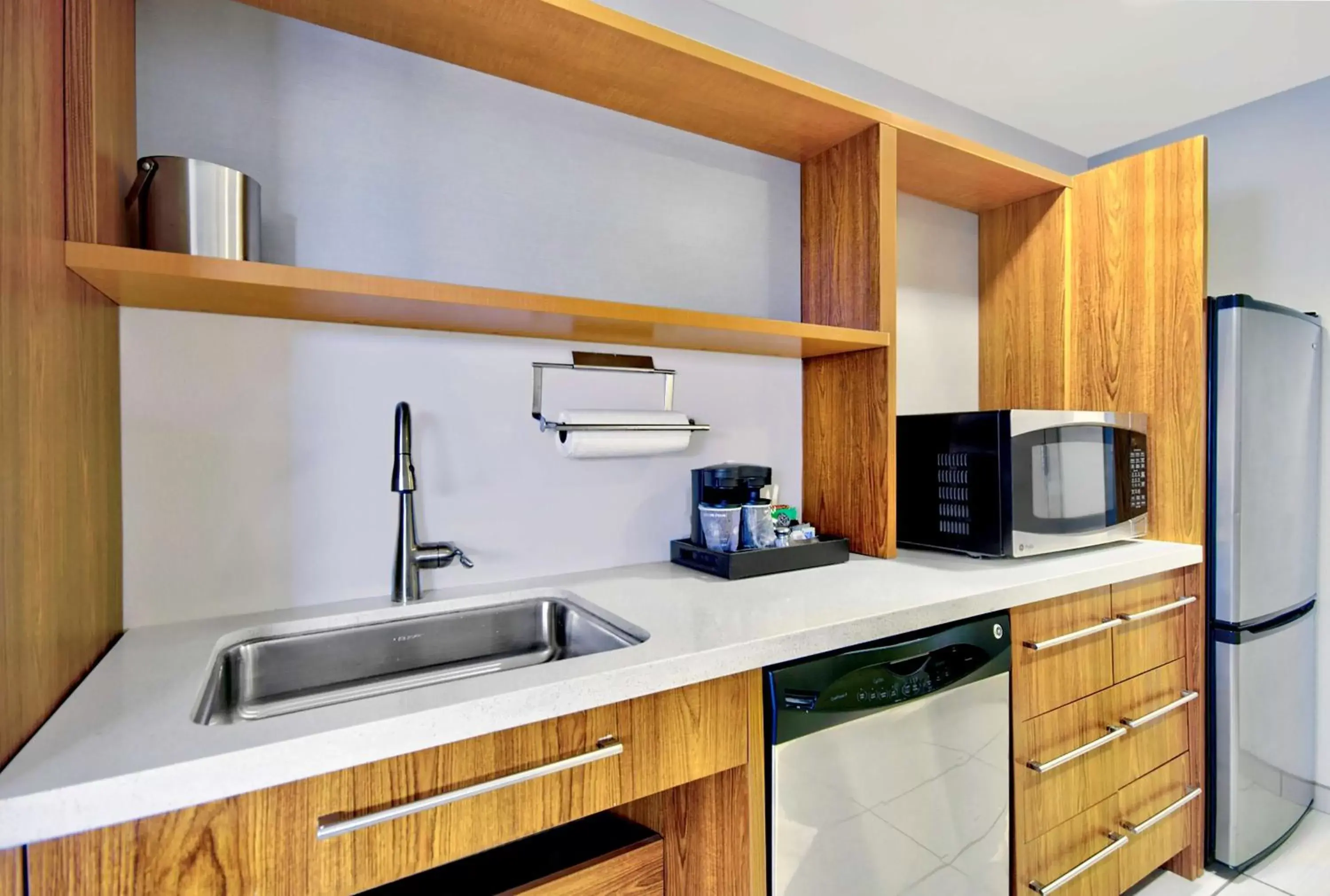 Kitchen or kitchenette, Kitchen/Kitchenette in Home2 Suites by Hilton Rochester Henrietta, NY