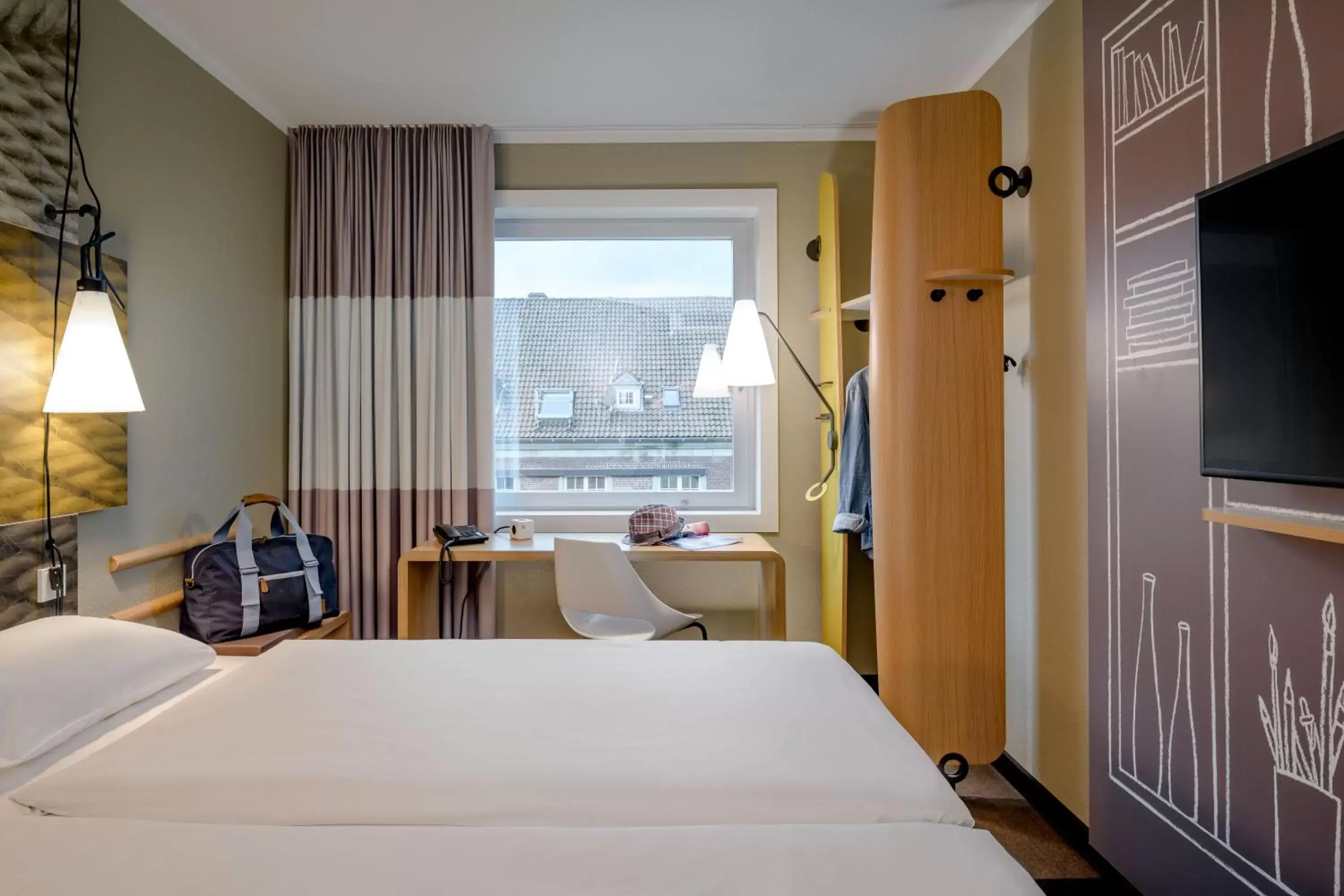 Photo of the whole room, Bed in Ibis Münster City