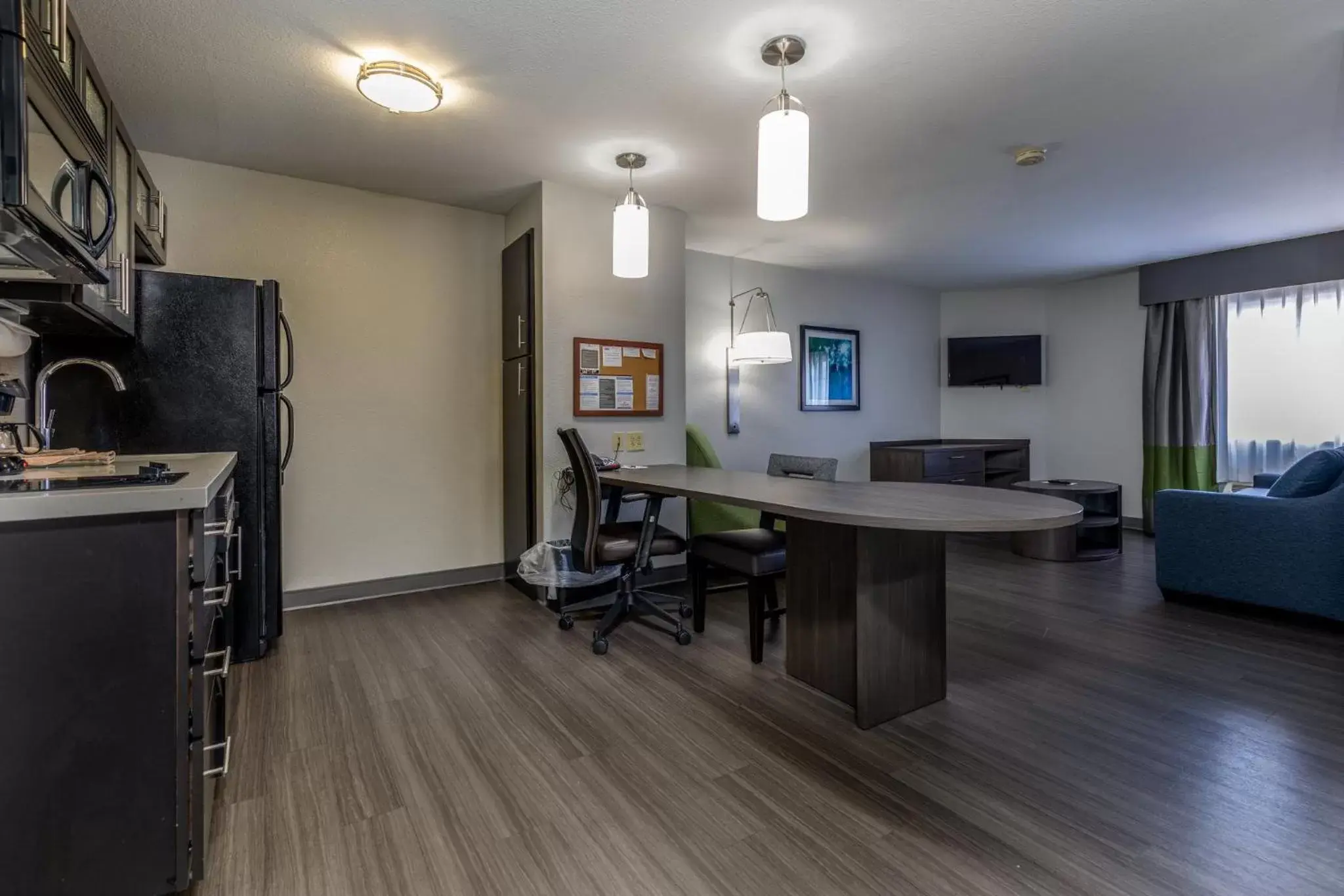 Photo of the whole room, TV/Entertainment Center in Candlewood Suites Knoxville Airport-Alcoa, an IHG Hotel