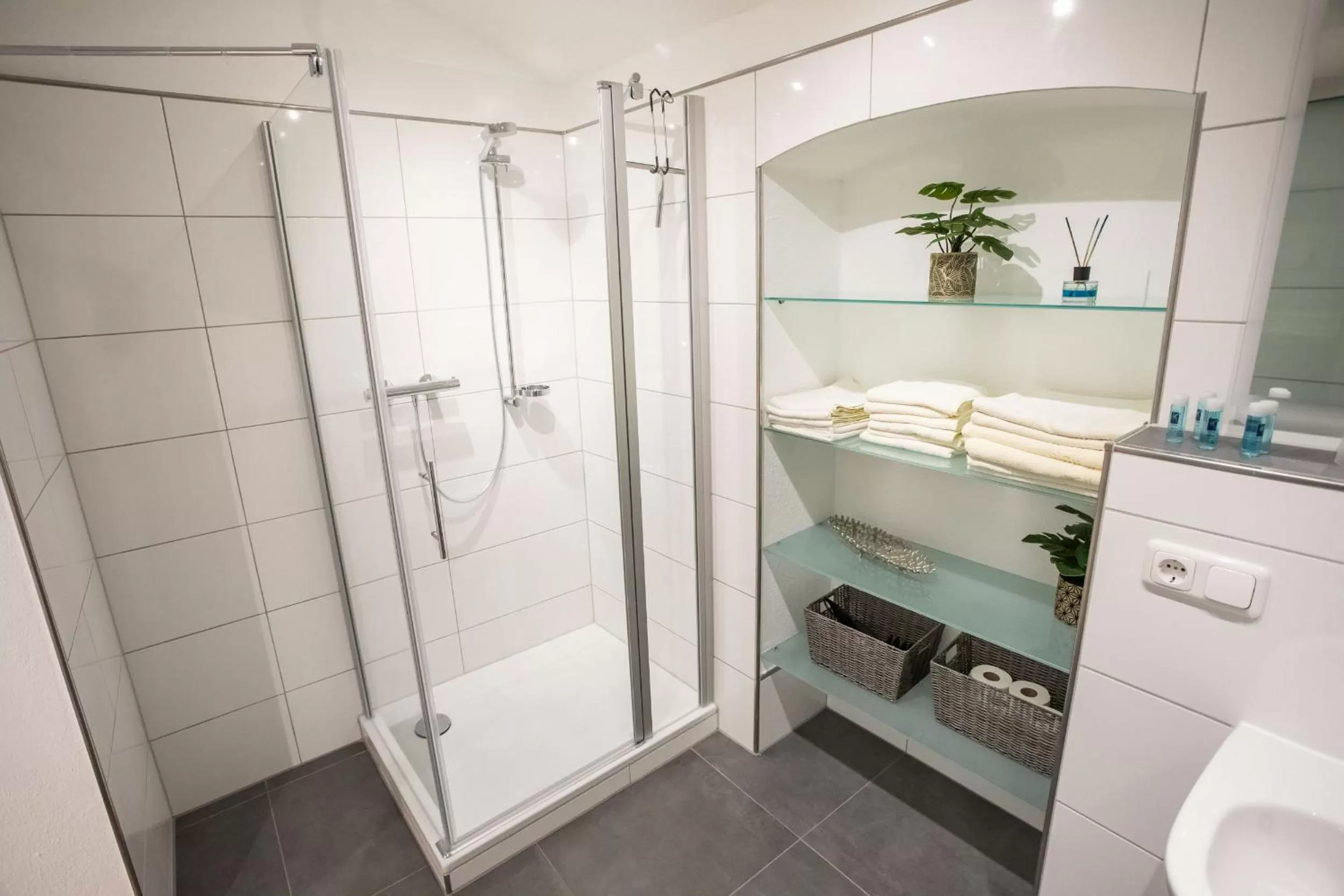 Shower in Frühstückshotel Landgasthof Kramer