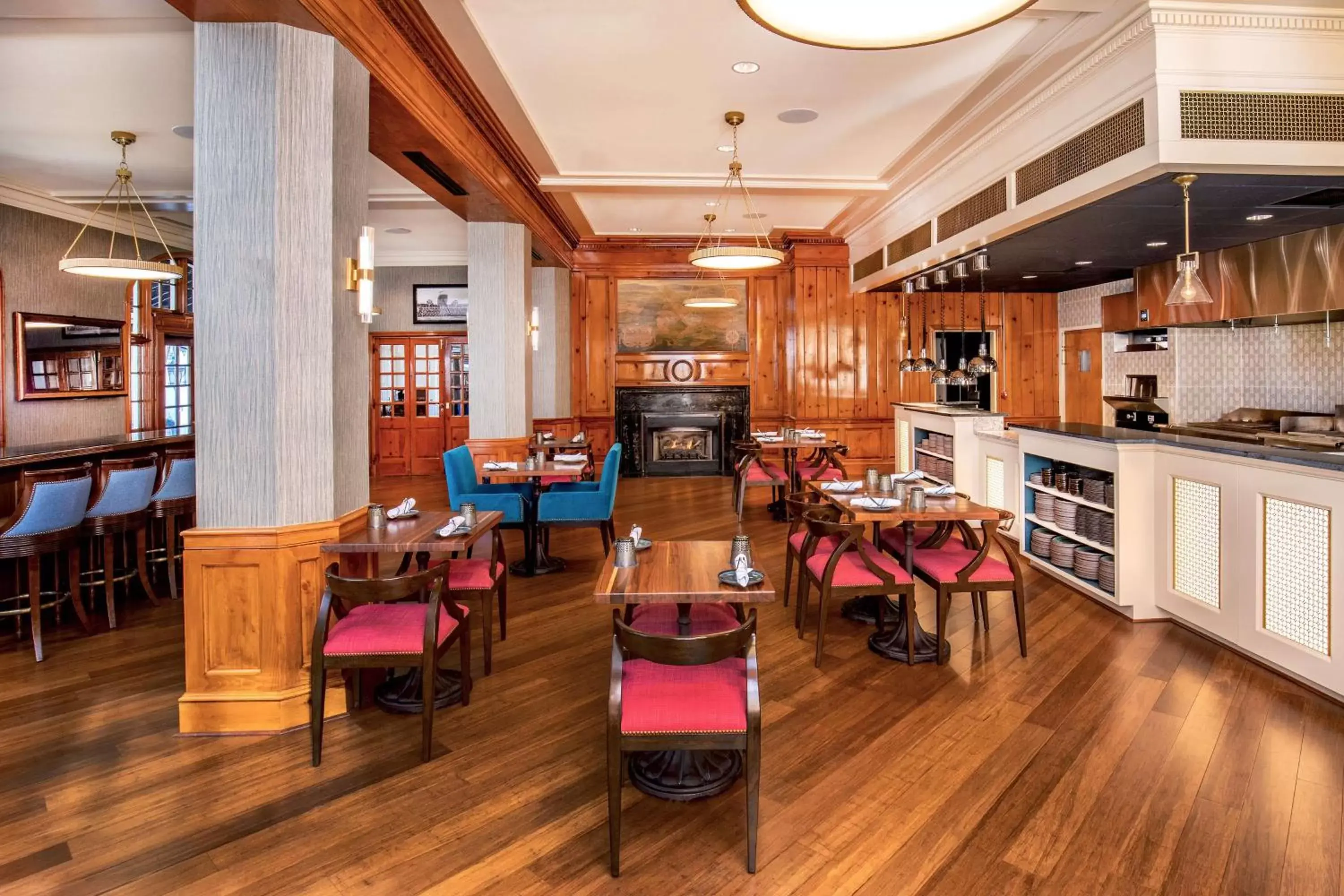 Dining area, Restaurant/Places to Eat in Hotel Roanoke & Conference Center, Curio Collection by Hilton