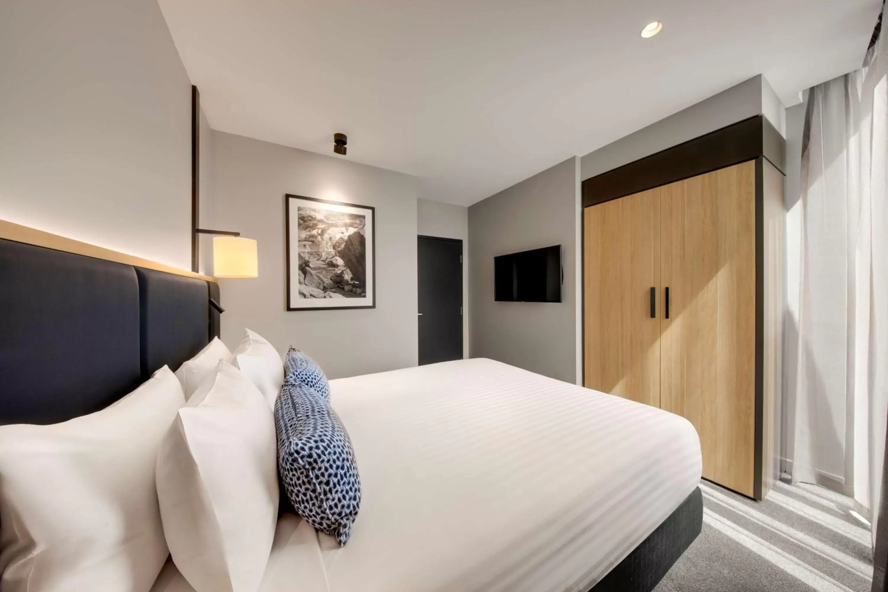 TV and multimedia, Bed in Vibe Hotel Hobart
