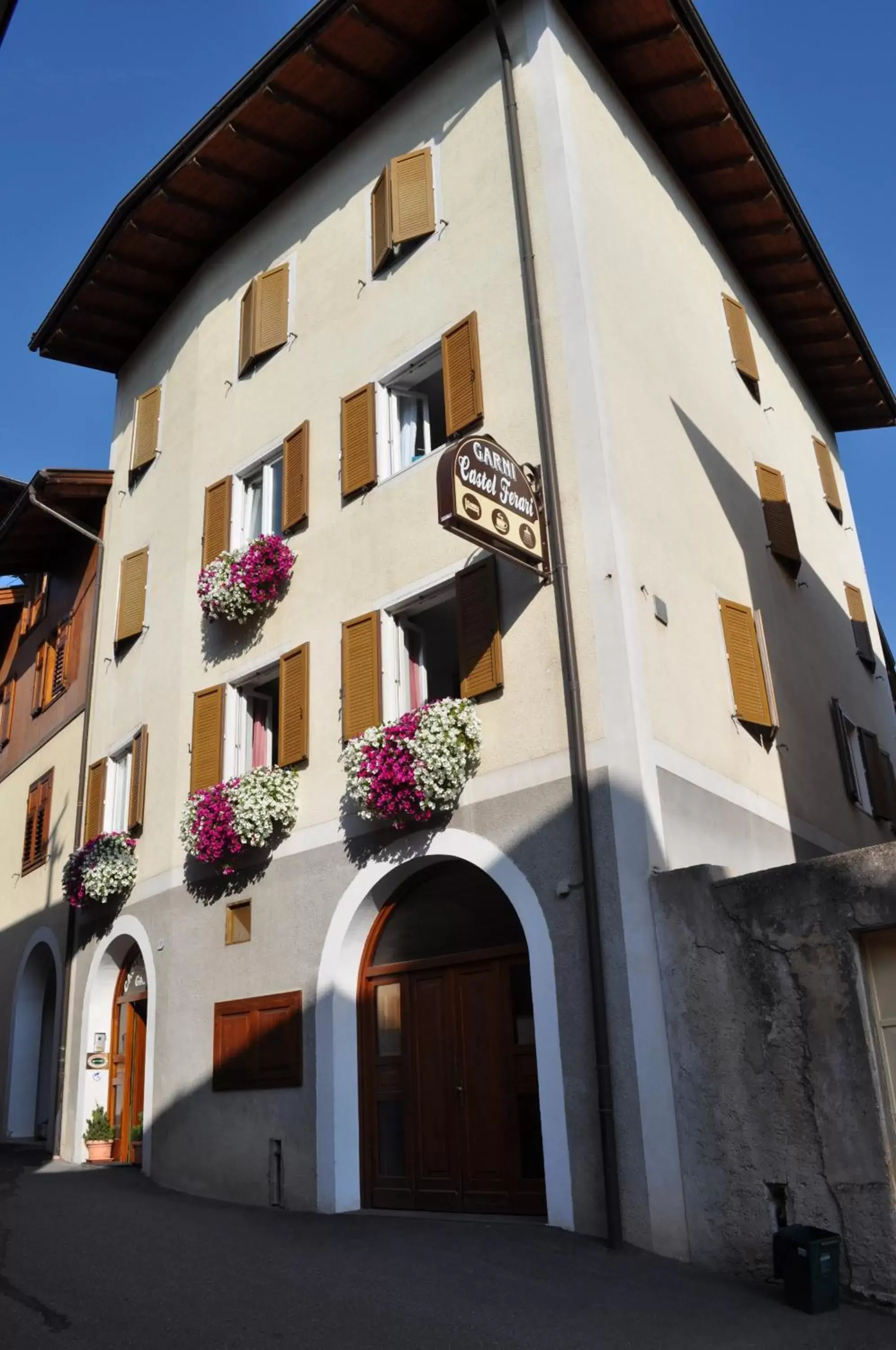 Facade/entrance, Property Building in Garni Castel Ferari