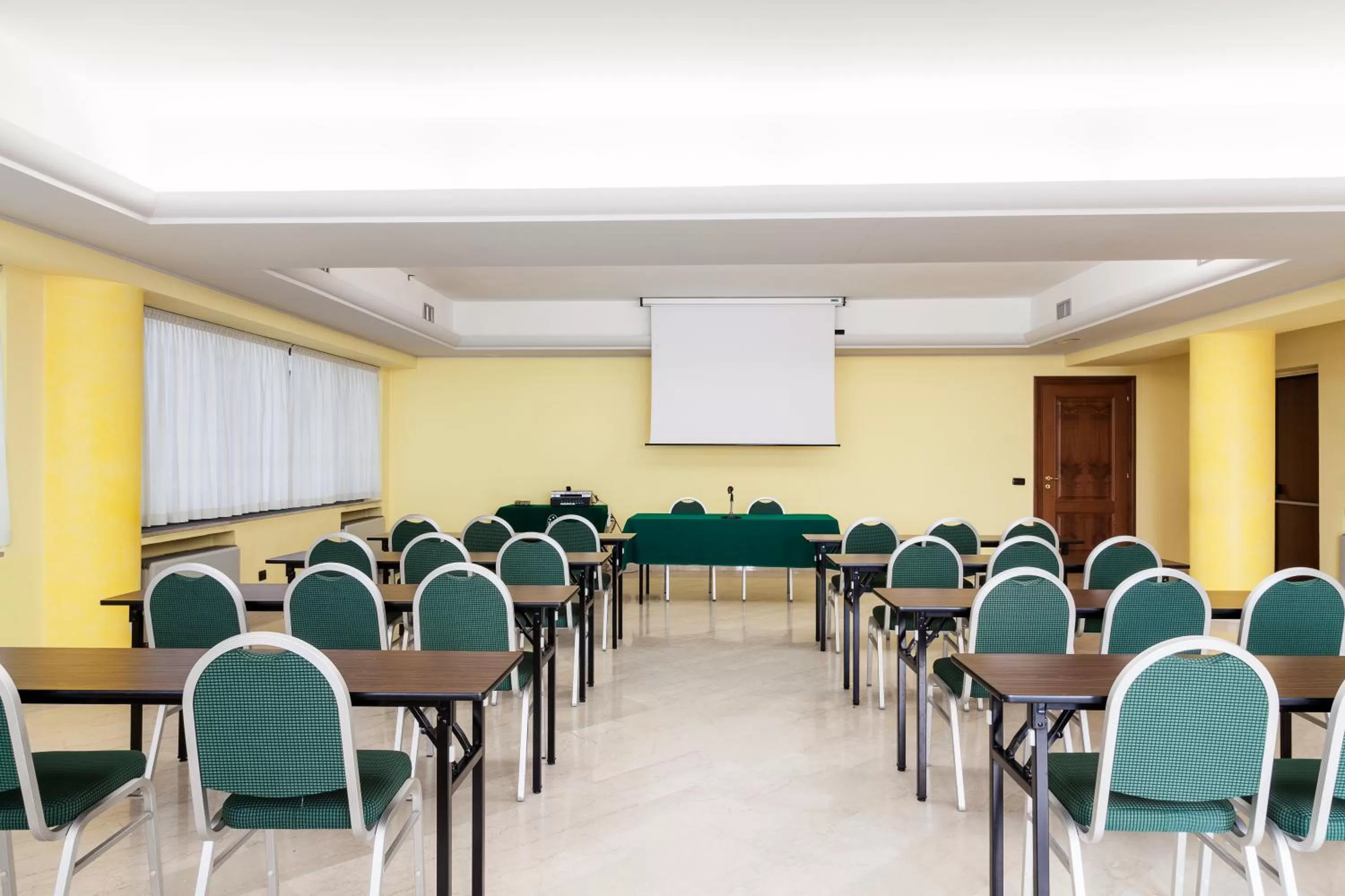 Meeting/conference room in Hotel Des Etrangers