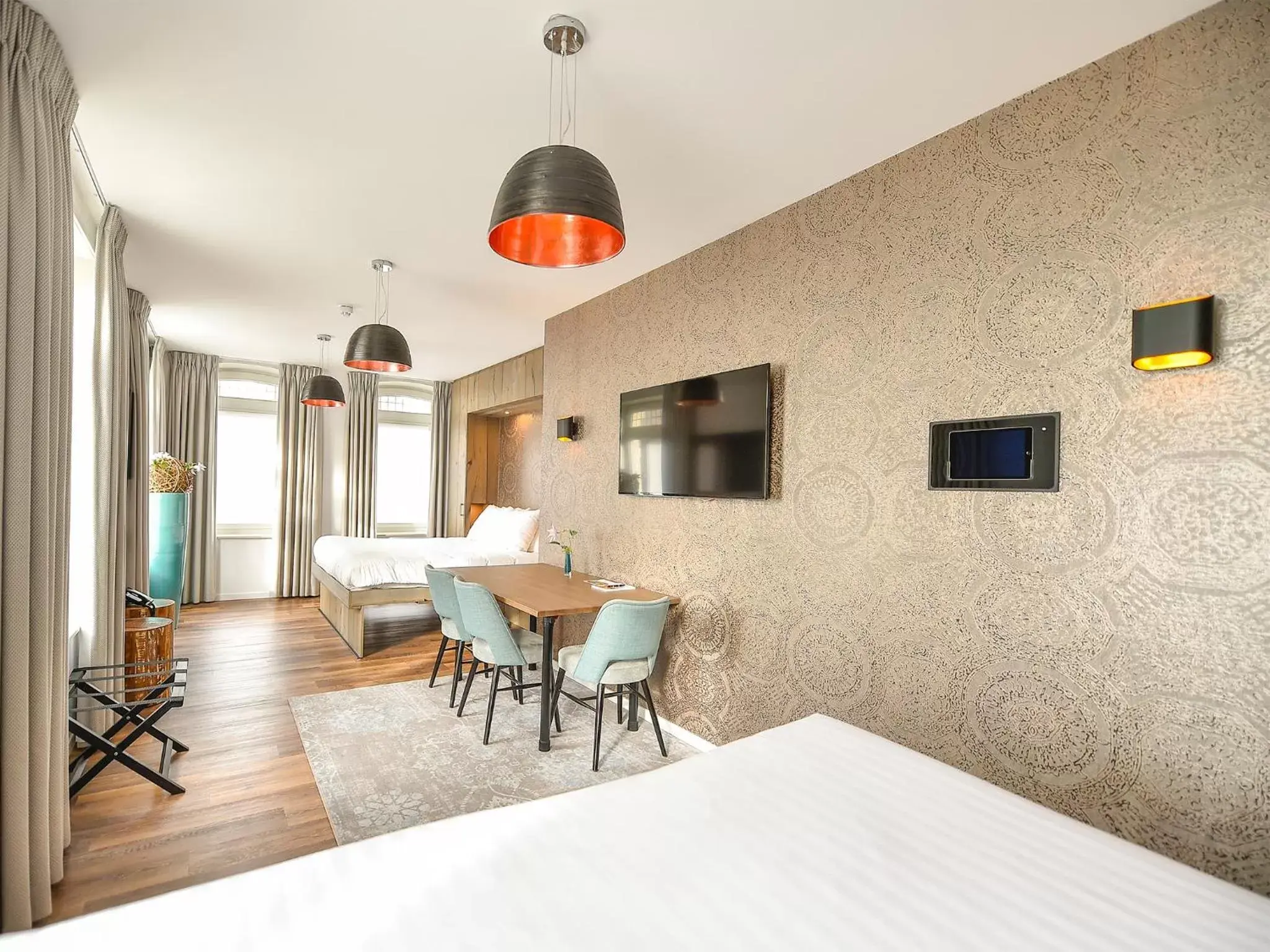 Bedroom, Dining Area in Brasserie-Hotel Antje van de Statie