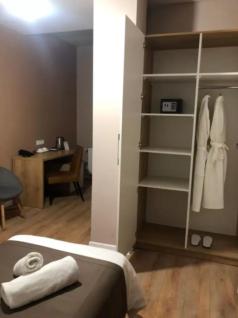 wardrobe, Bed in Boho Tiflis Hotel wardrobe, Bed in Boho Tiflis Hotel