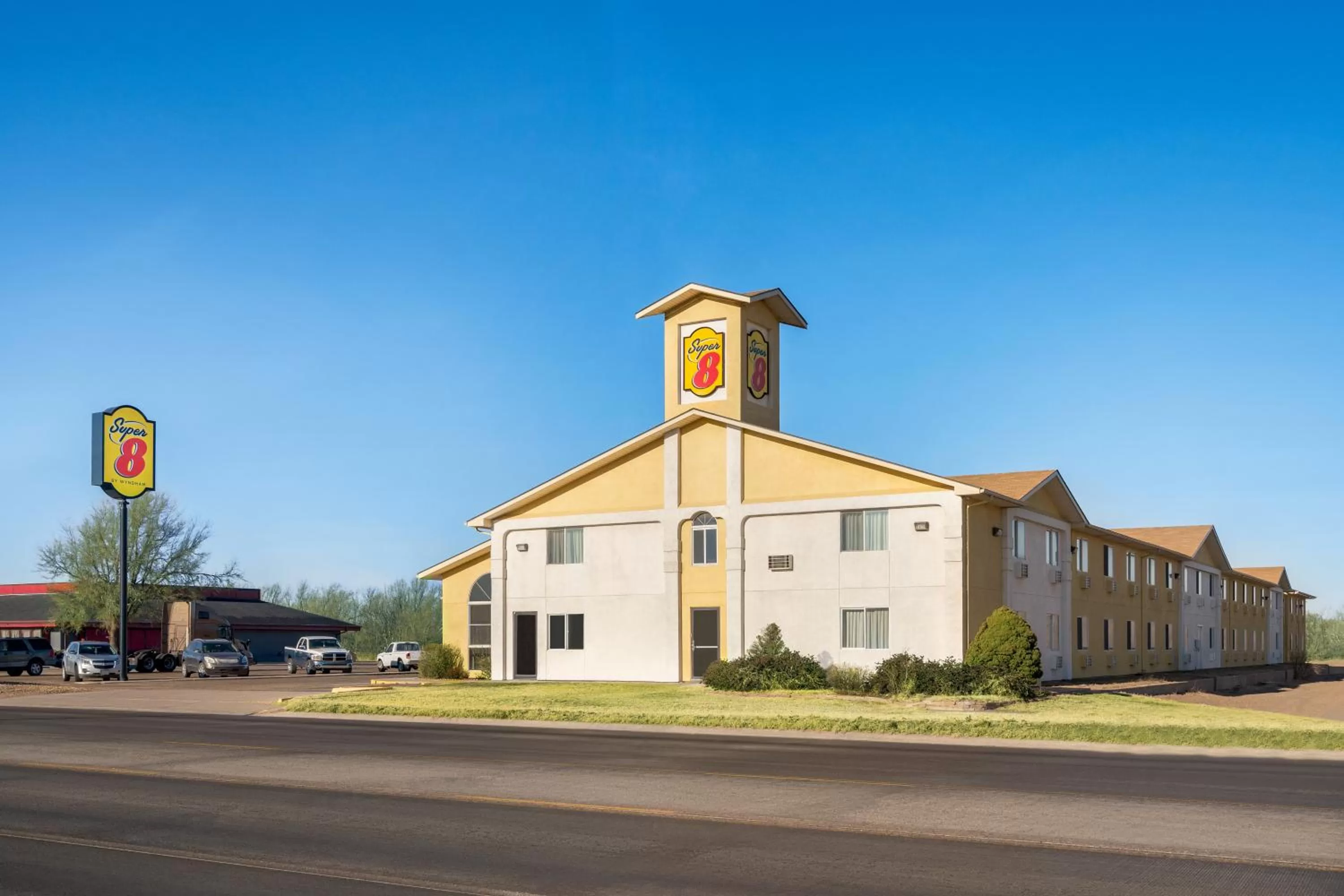 Property building in Super 8 by Wyndham Liberal KS