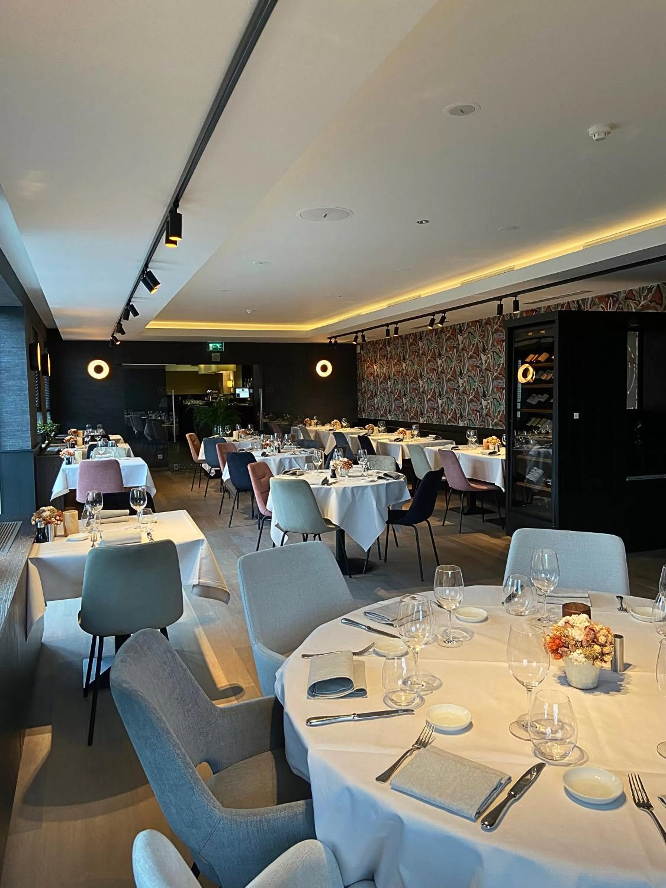 Restaurant/places to eat in Biznis Hotel