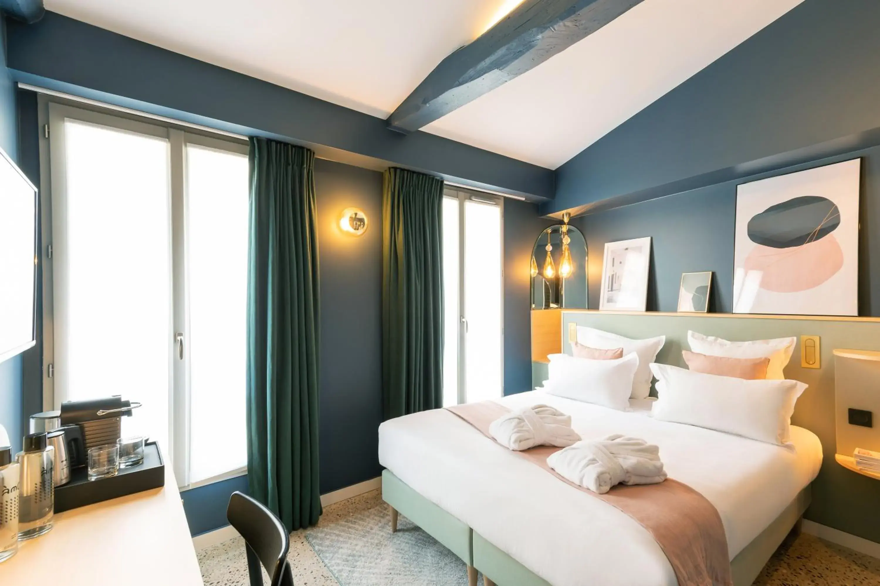 Bedroom, Bed in Hôtel Amoi Paris
