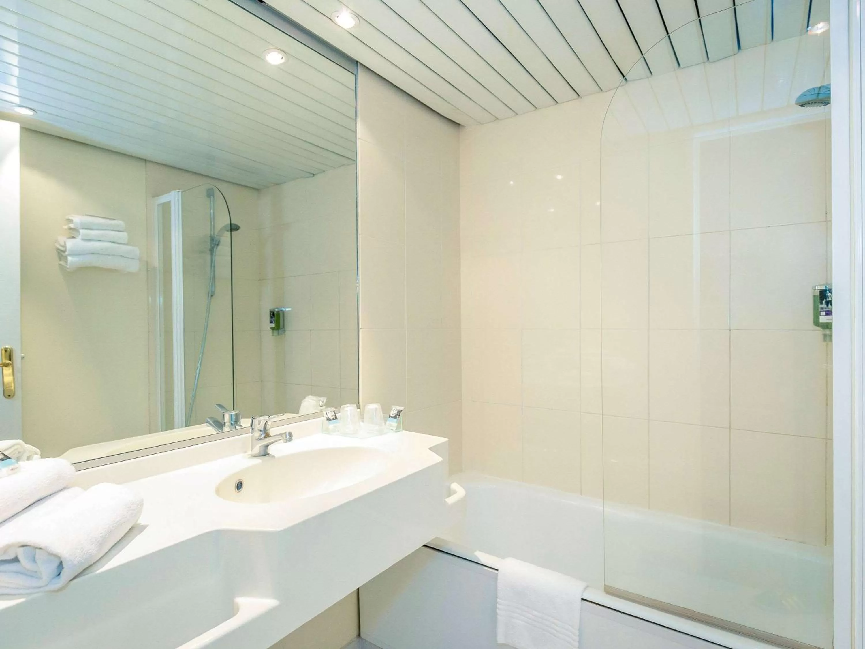 Classic Family Room with Double Bed and Single Sofa Bed  in Mercure Cannes Mandelieu