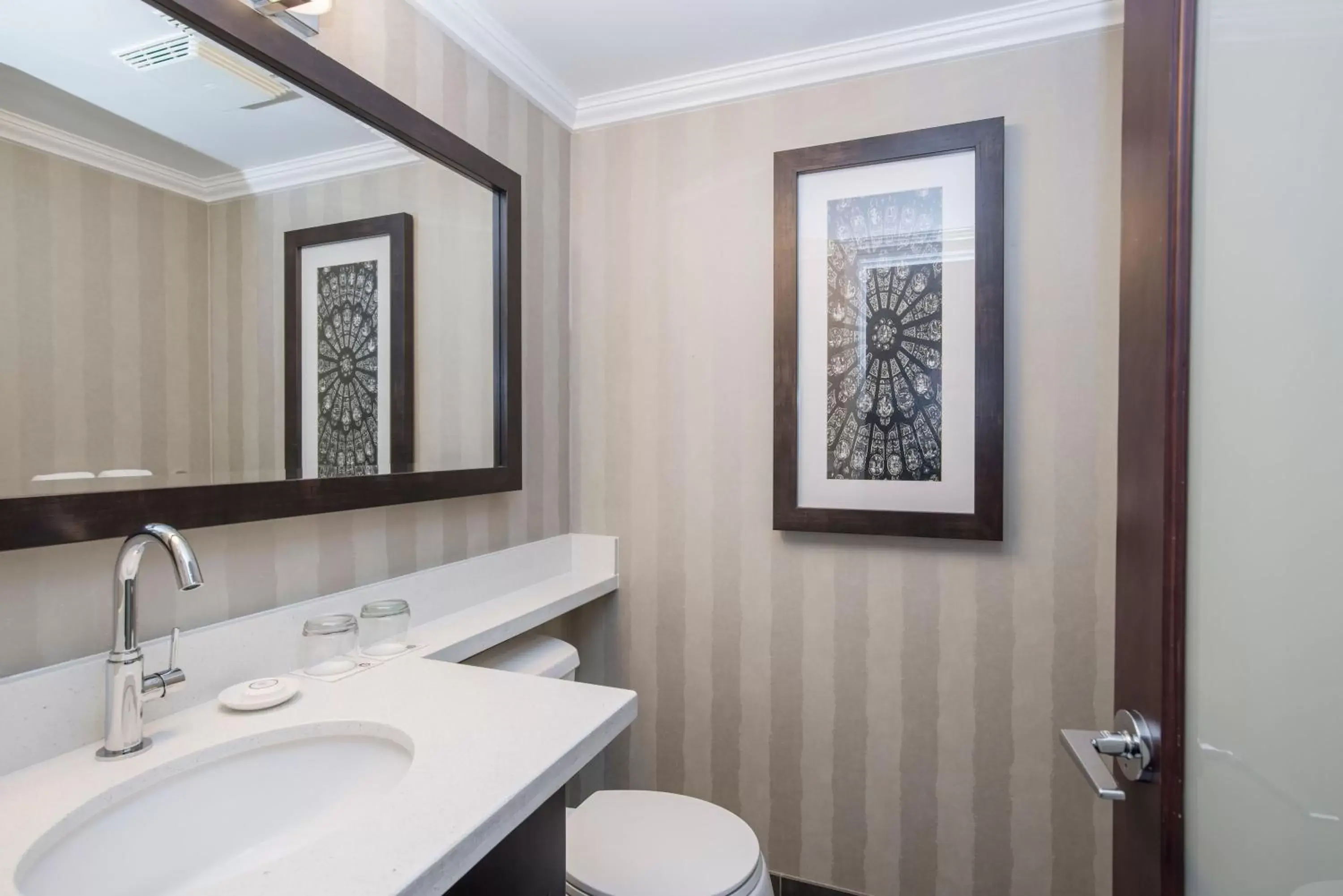 Bathroom in La Grande Residence at the Sutton Place Hotel