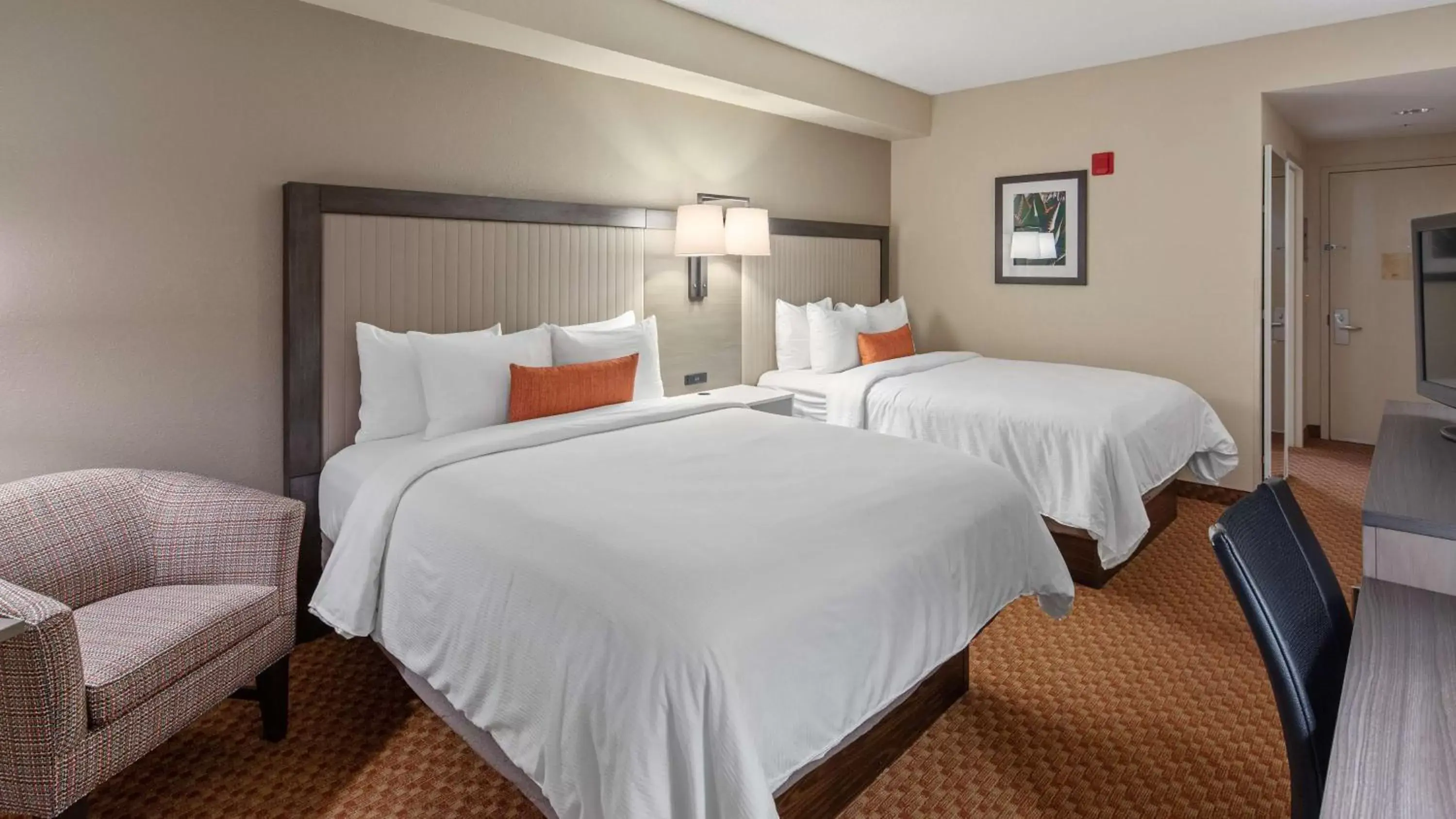 Photo of the whole room, Bed in Best Western Plus Kendall Hotel & Suites