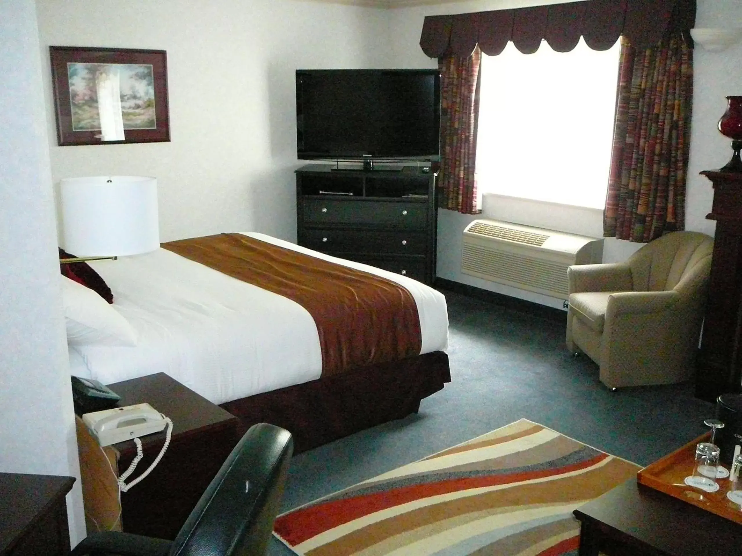 Photo of the whole room, Bed in Coast Abbotsford Hotel & Suites