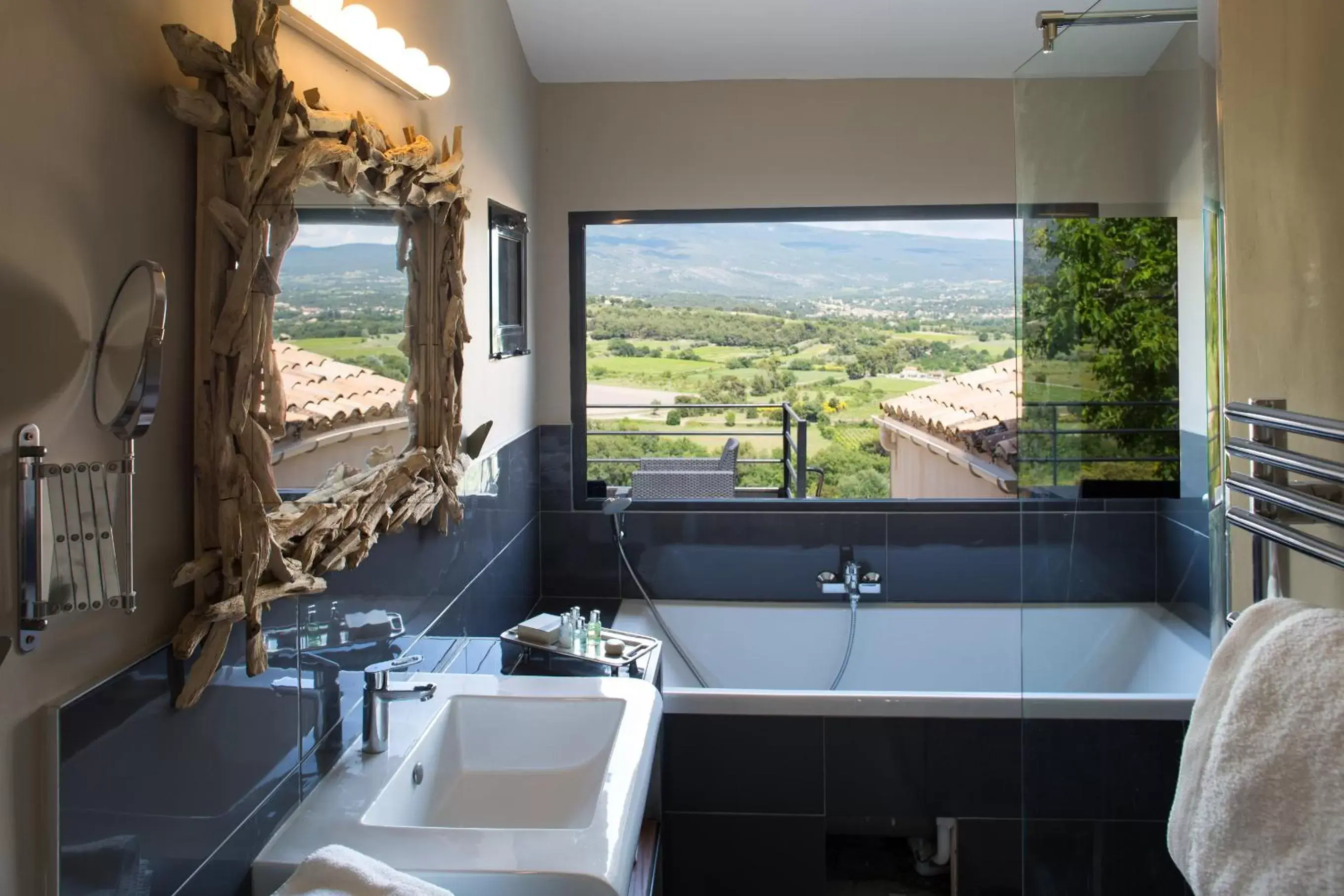 Bathroom, Mountain View in Hôtel La Maison de Crillon