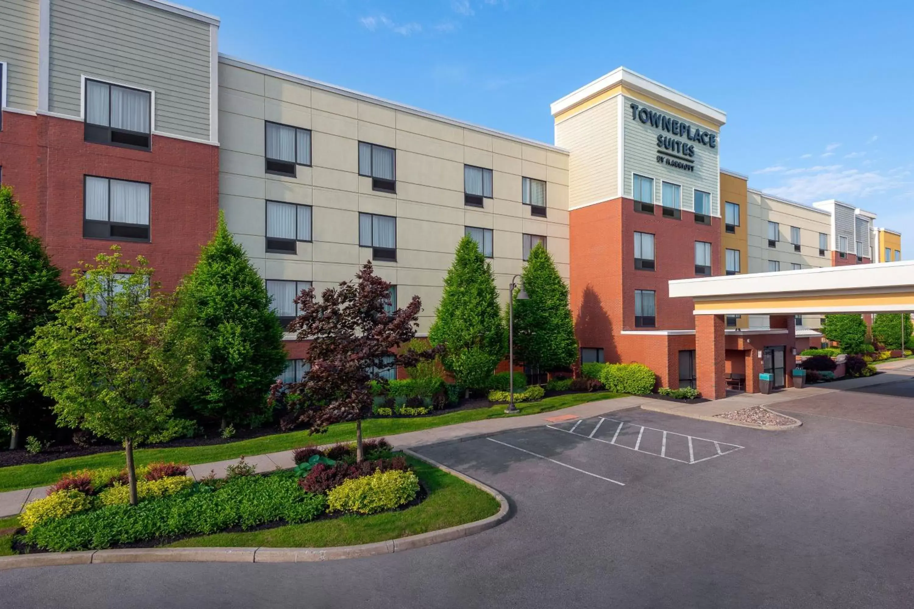 Property Building in TownePlace Suites Buffalo Airport