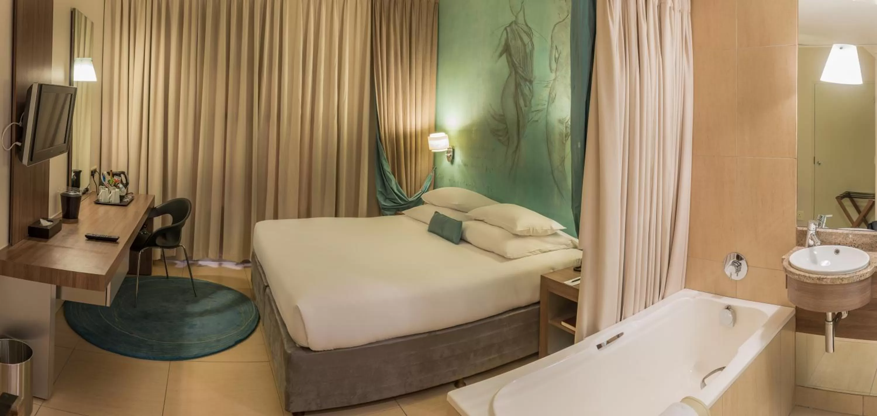 Photo of the whole room, Bed in Metcourt at Emperors Palace