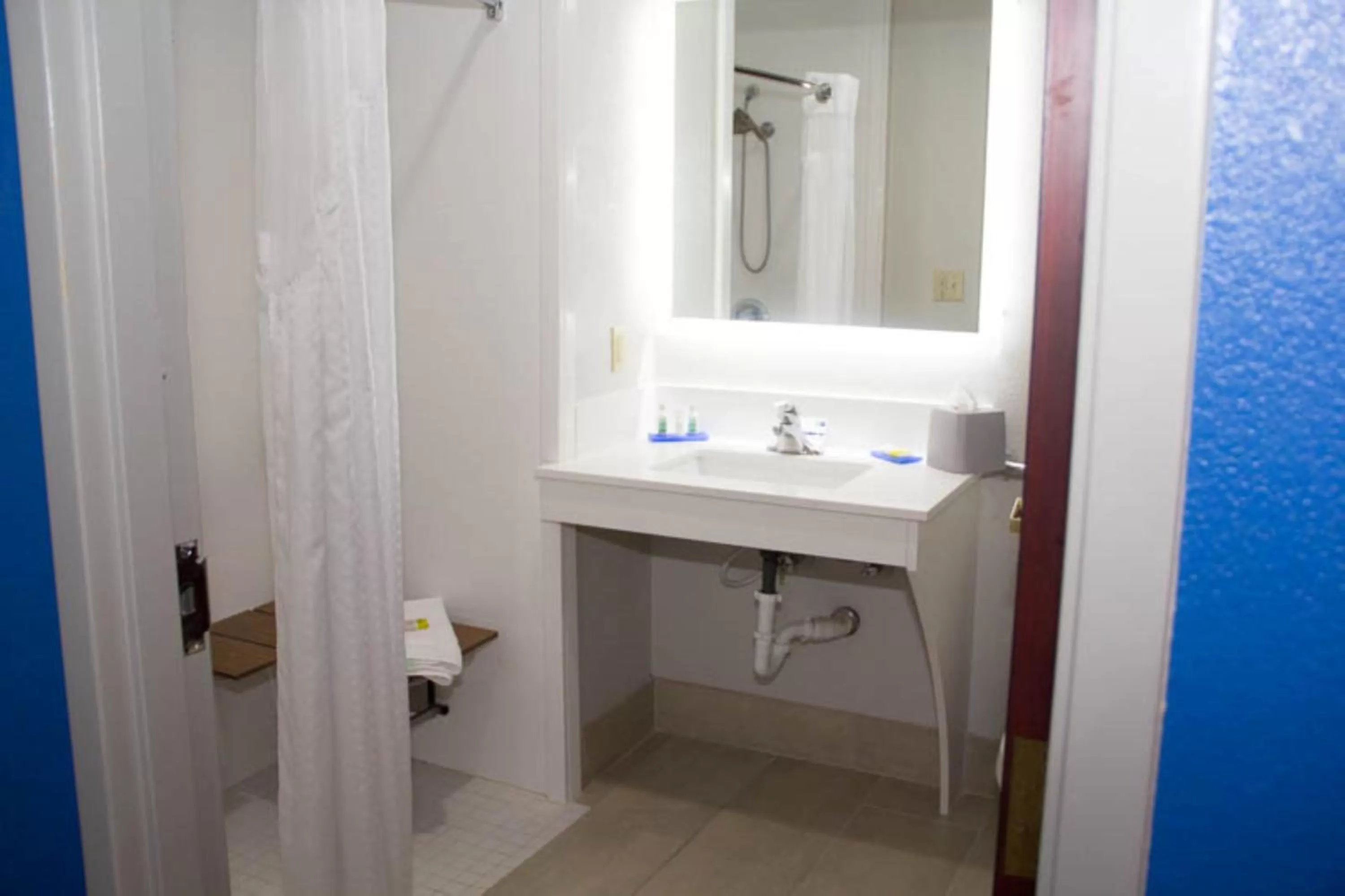 King Room - Disability Access/Roll in Shower in Holiday Inn Express & Suites Kings Mountain - Shelby Area, an IHG Hotel