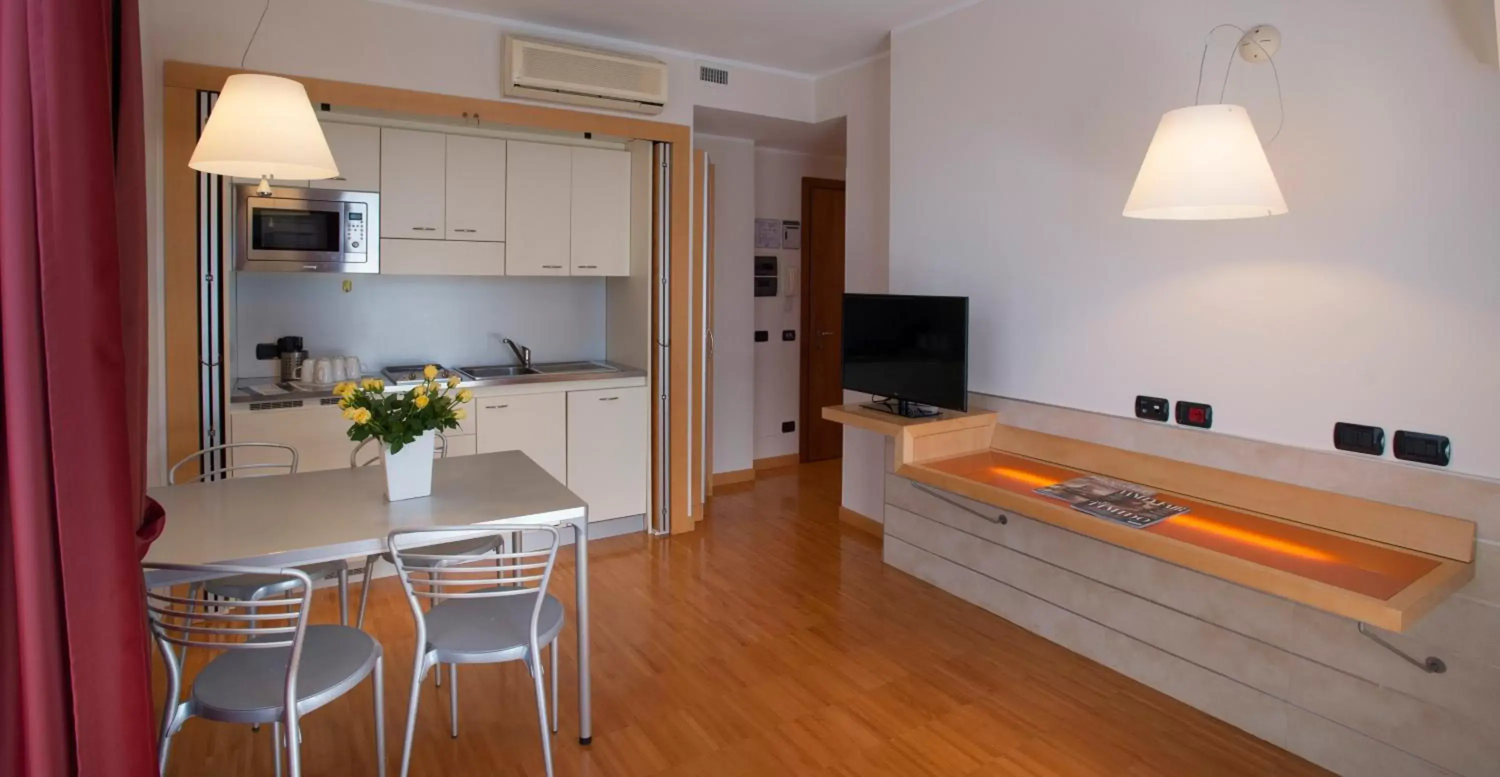 TV and multimedia, Kitchen/Kitchenette in AlbaResidence Masera26