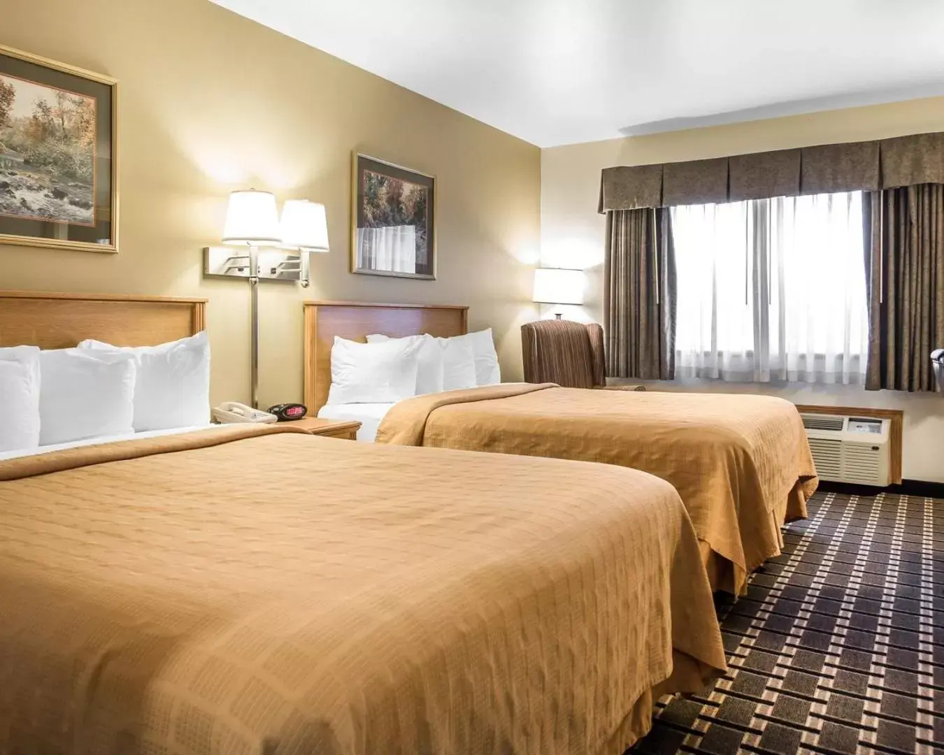 Queen Room with Two Queen Beds - Non-Smoking in Quality Inn Mauston