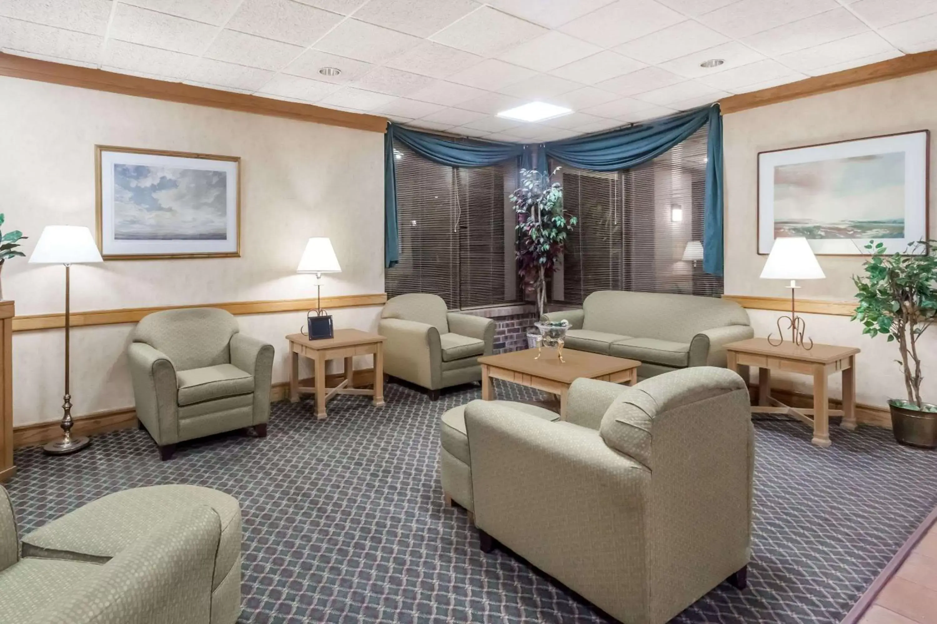 Lobby or reception, Seating Area in Days Inn by Wyndham Seguin TX