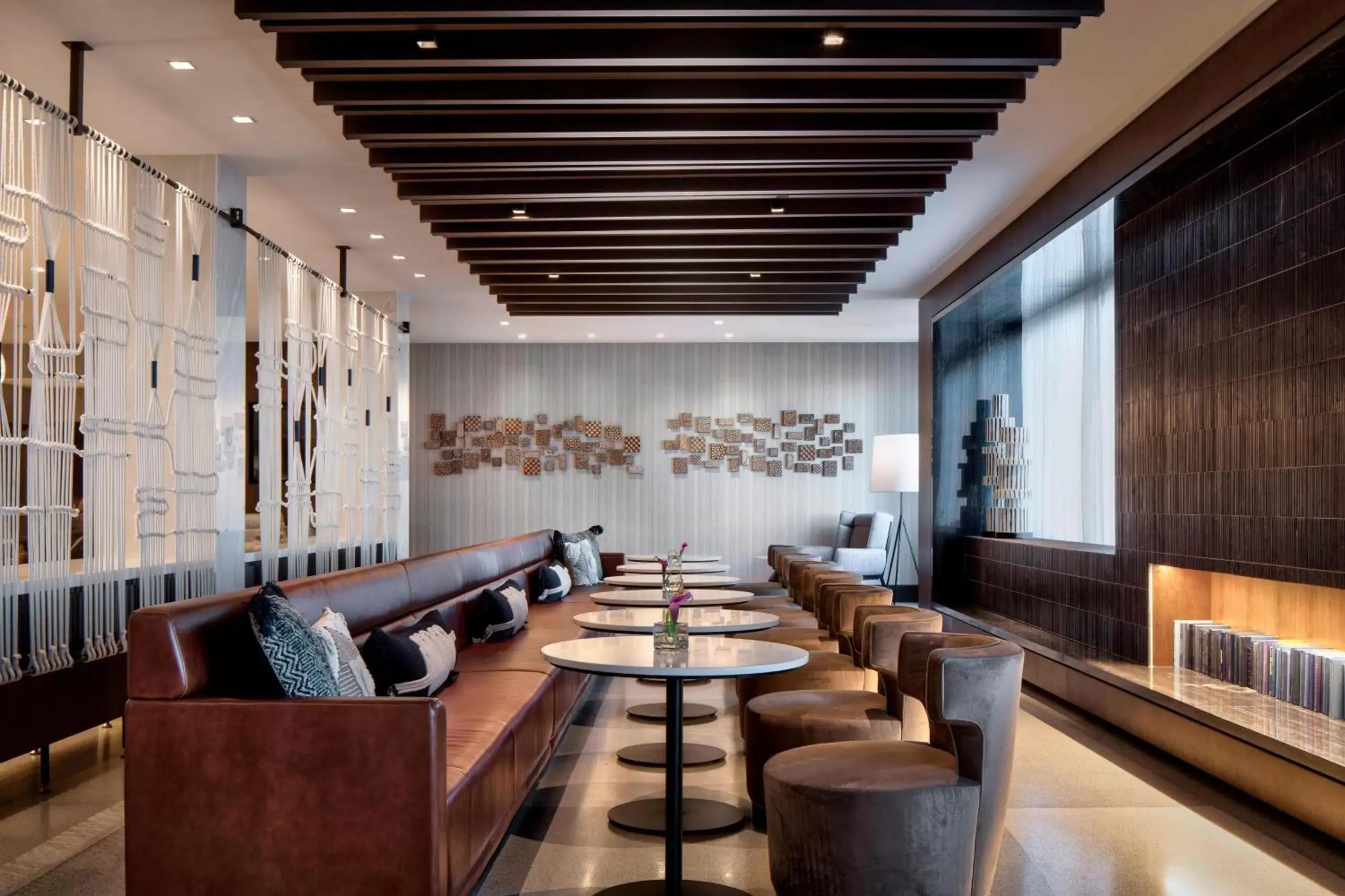 Restaurant/places to eat, Lounge/Bar in New York LaGuardia Airport Marriott
