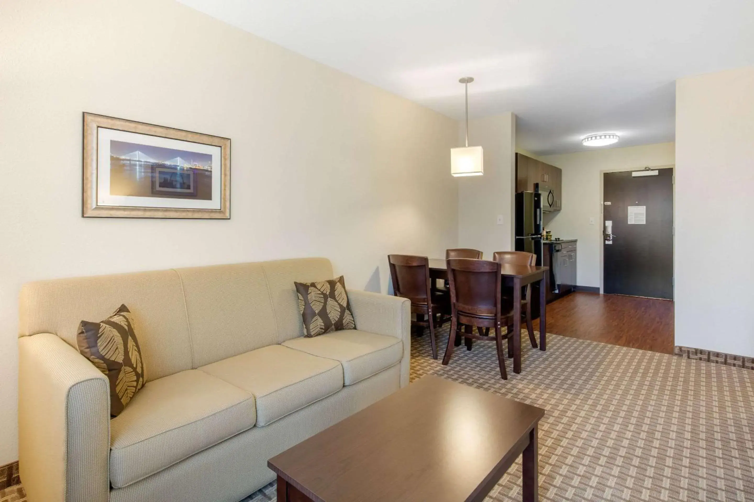 Living room, Seating Area in MainStay Suites St. Louis - Airport