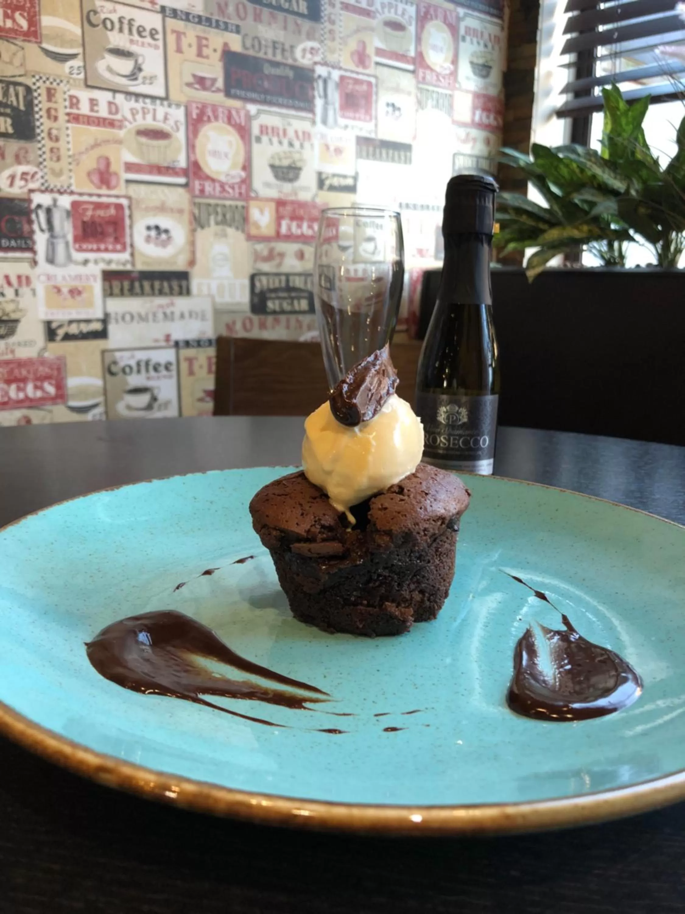 Restaurant/places to eat in Smiths Hotel