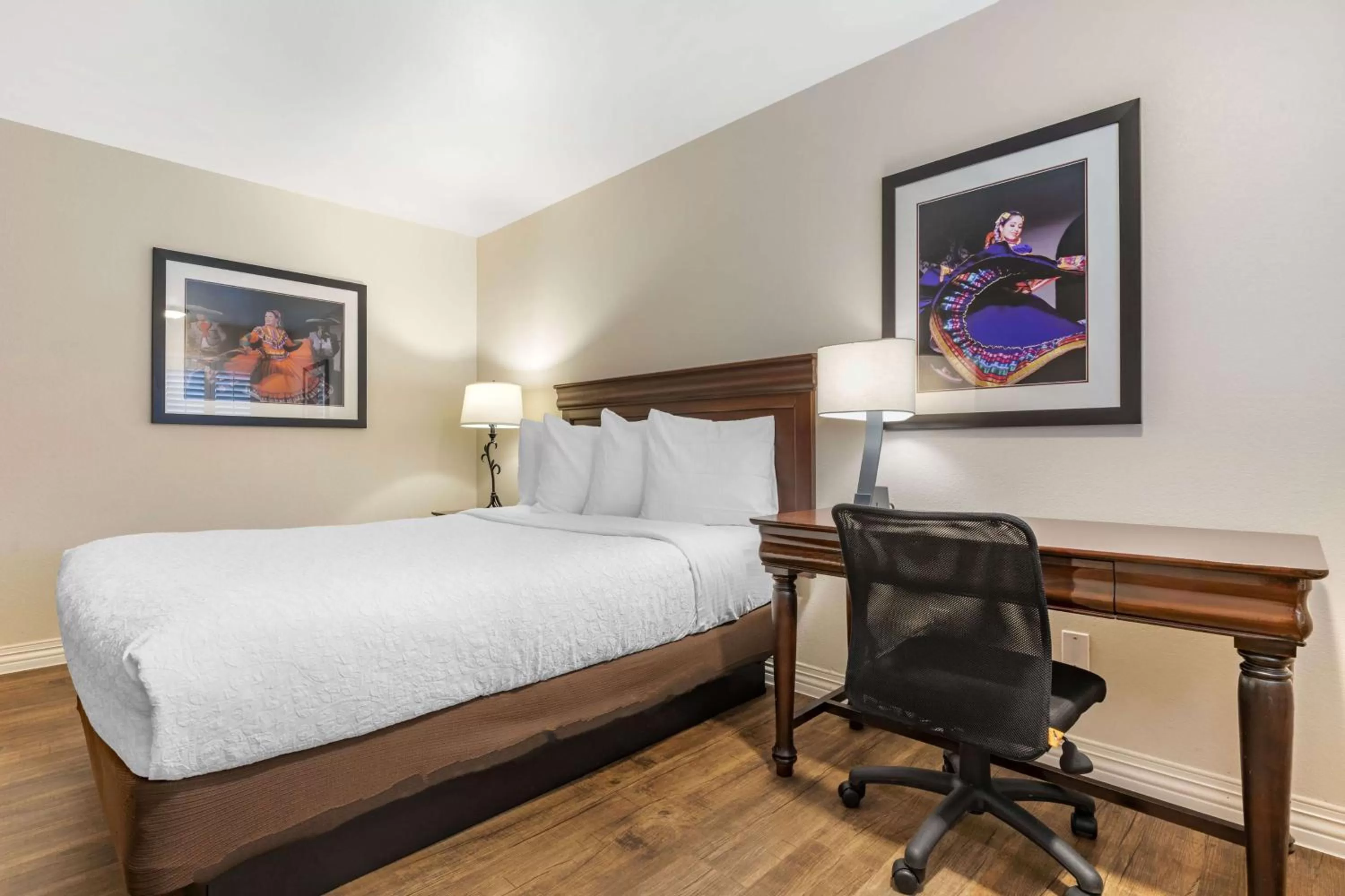 Queen Room - Disability Access - Non-Smoking in Best Western Rose Garden Inn