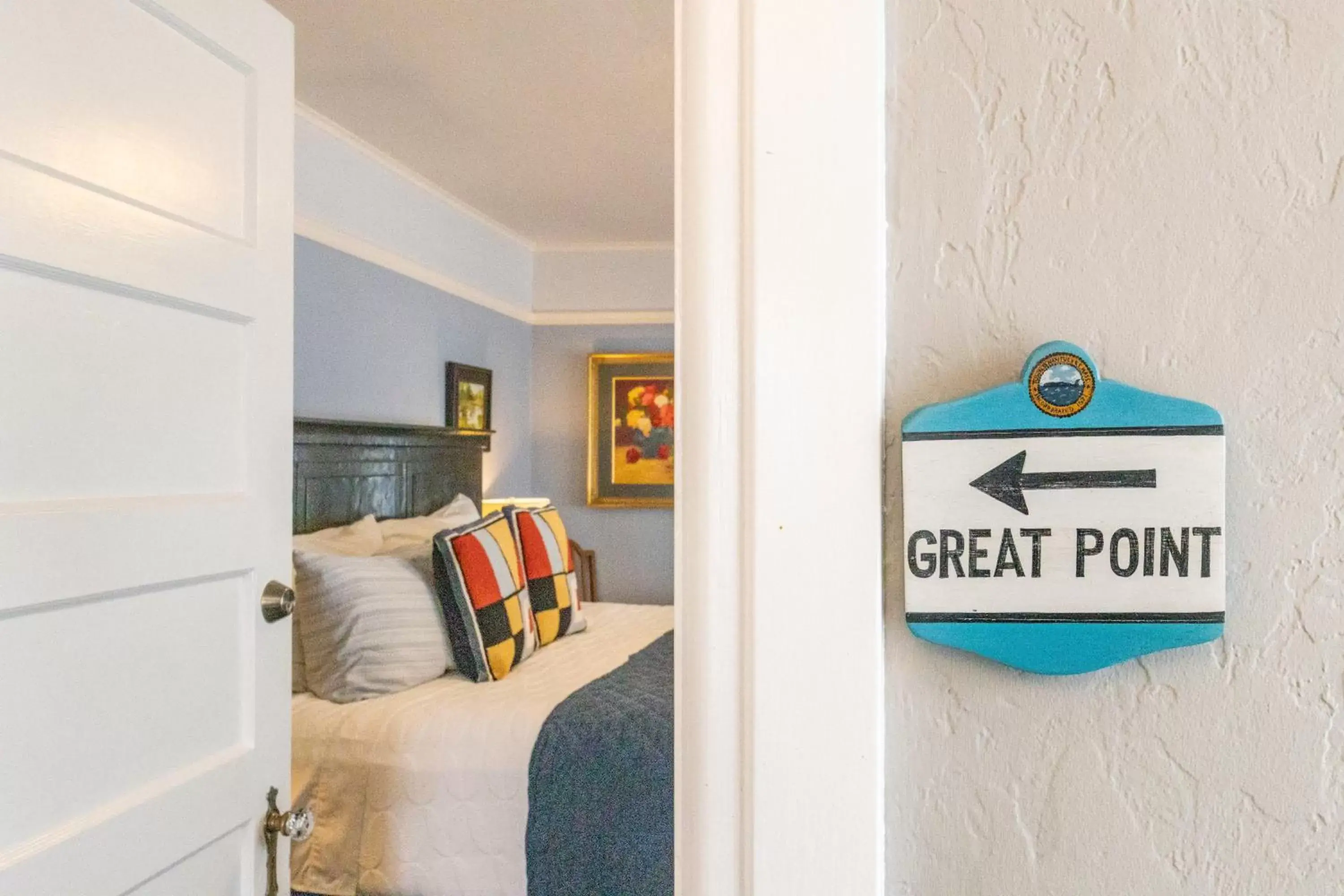 Bed in Nantucket Whale Inn, Half Moon Bay Bed in Nantucket Whale Inn, Half Moon Bay