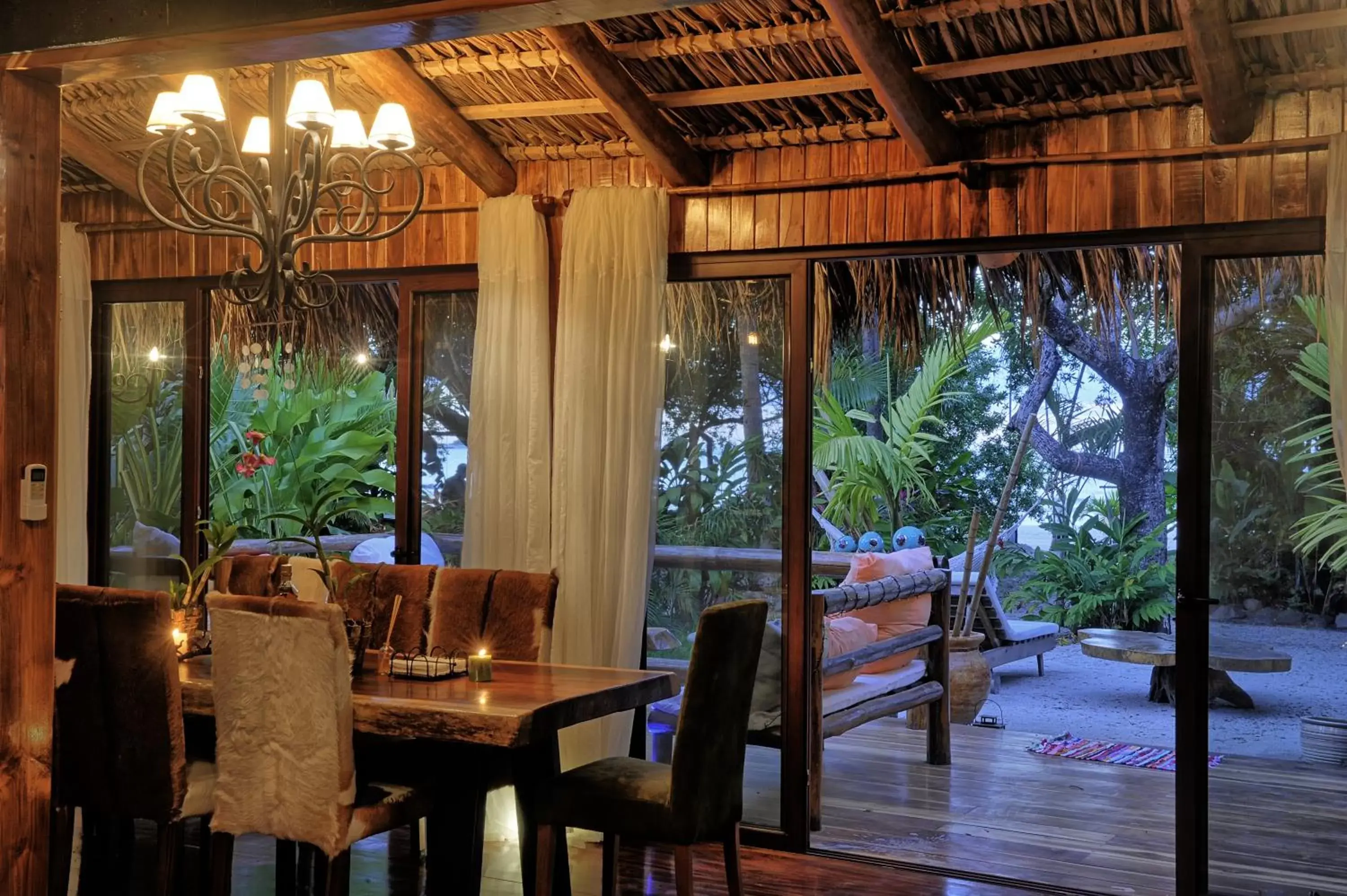 Dining area, Restaurant/Places to Eat in Ocho Artisan Bungalows