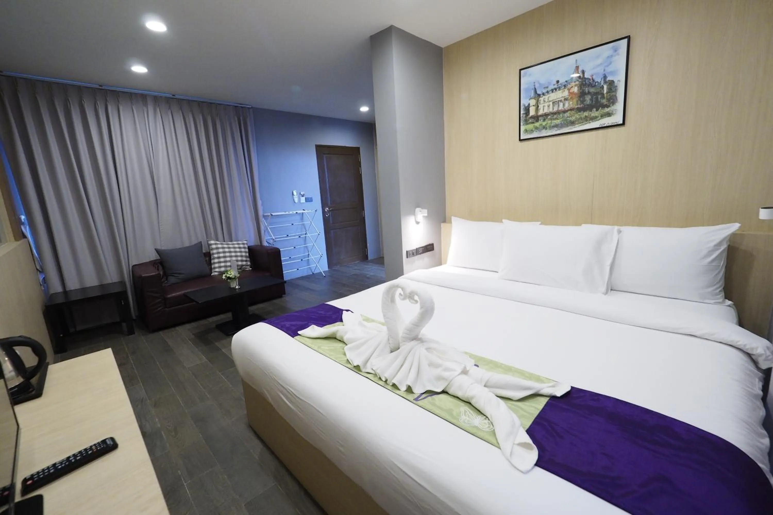 Photo of the whole room, Bed in Cliff Lanta Suite-Koh Lanta Krabi