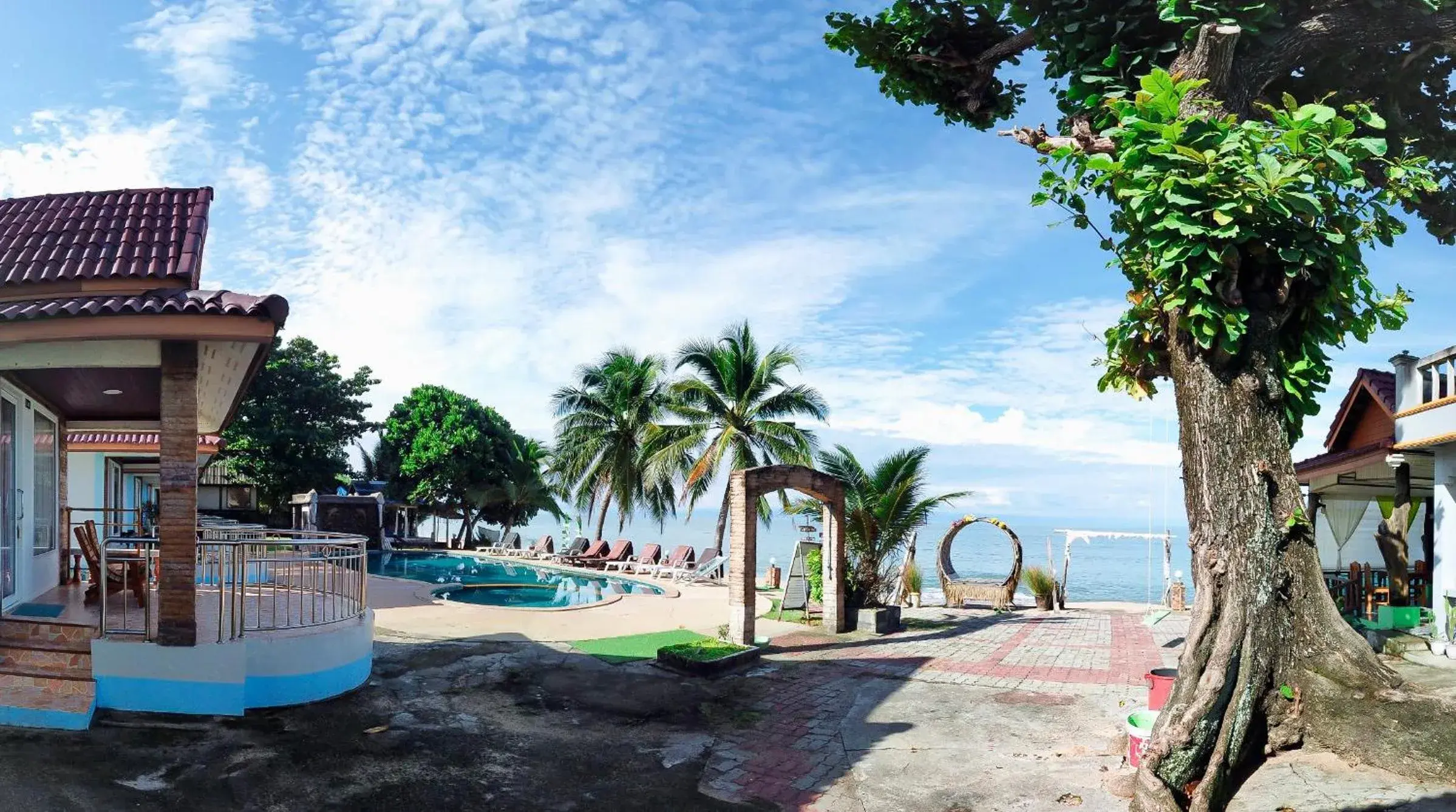 Swimming Pool in Lanta Paradise Beach Resort