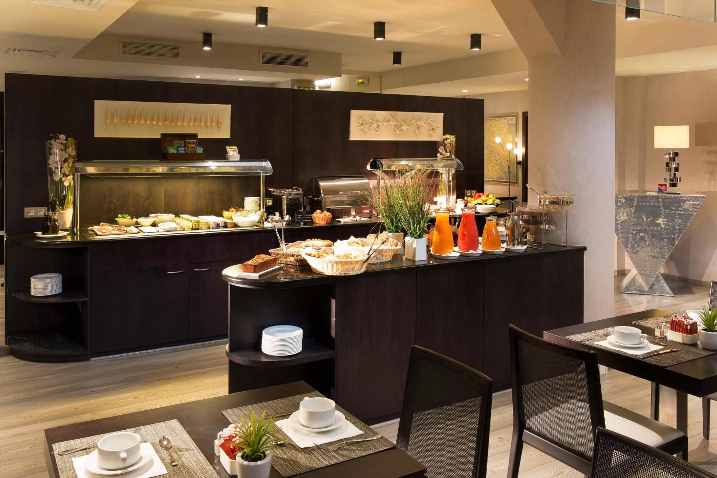 Food and drinks in Hôtel Le M