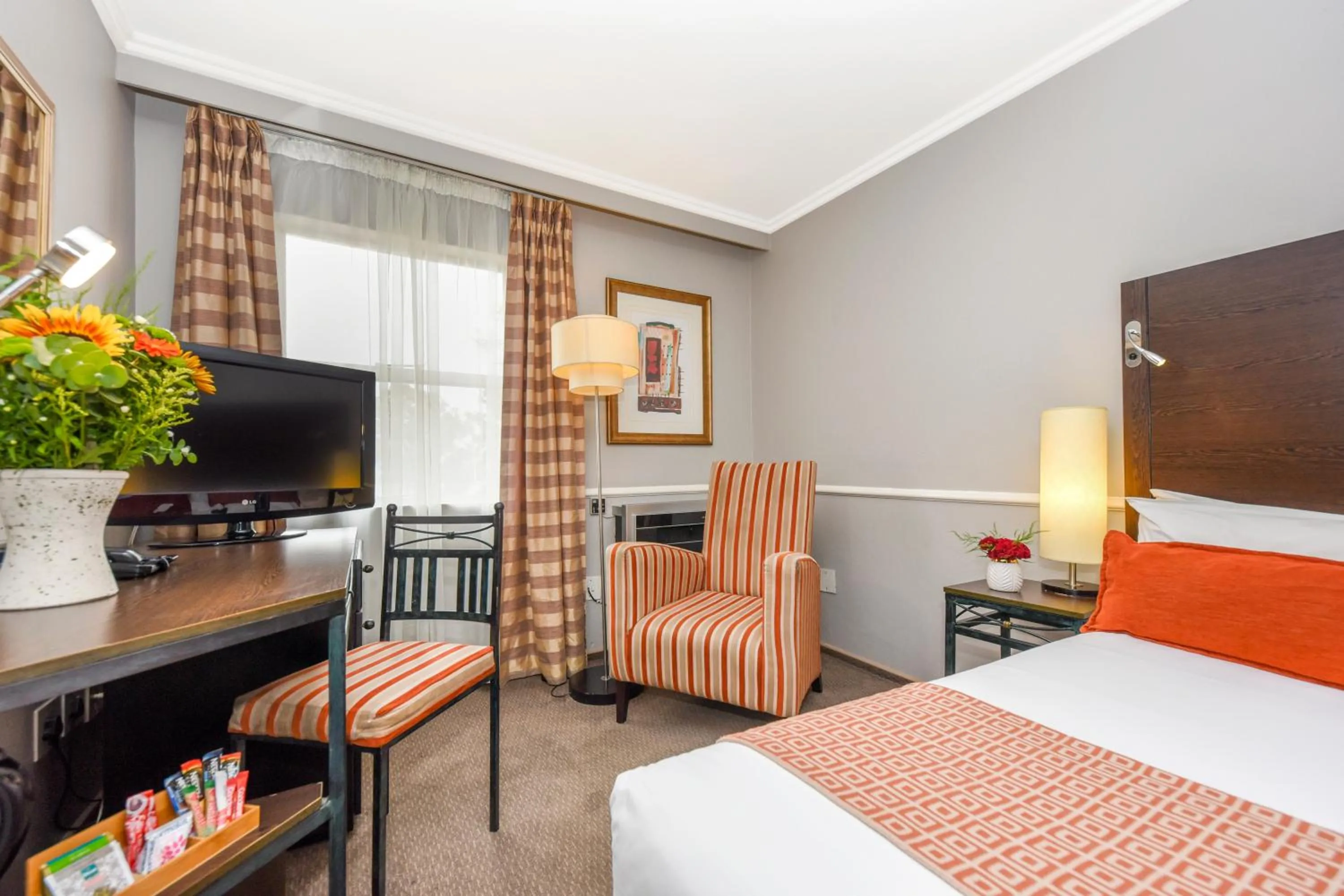 Bedroom, Bed in Mercure Johannesburg Midrand