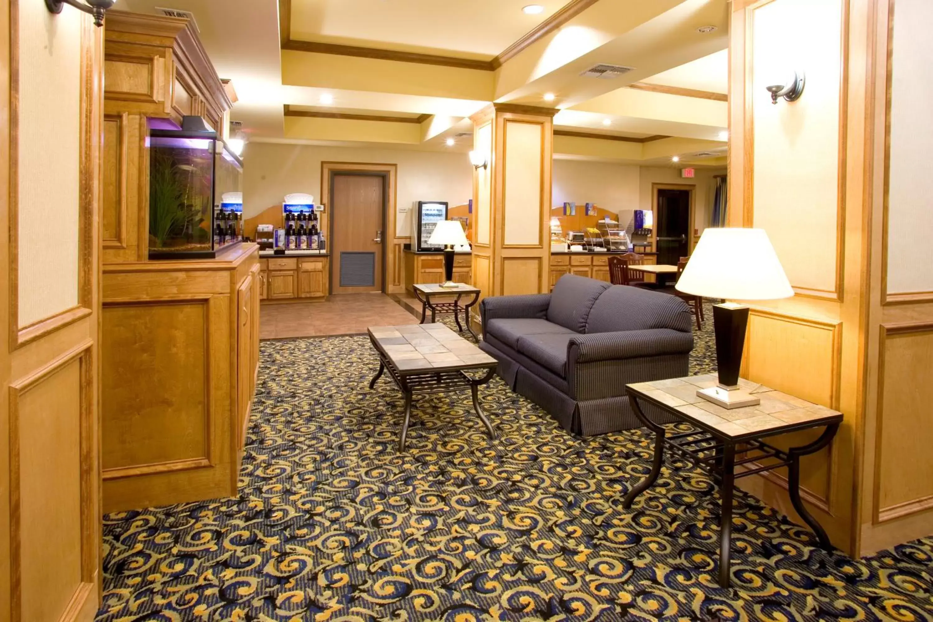 Breakfast, Seating Area in Holiday Inn Express & Suites - Jourdanton-Pleasanton, an IHG Hotel
