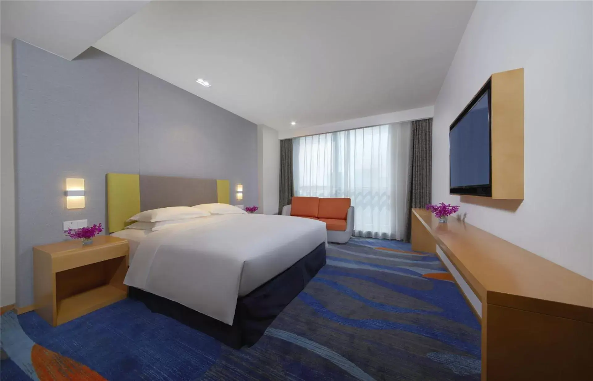 Photo of the whole room, Bed in Holiday Inn Express Zhengzhou Zhengdong, an IHG Hotel