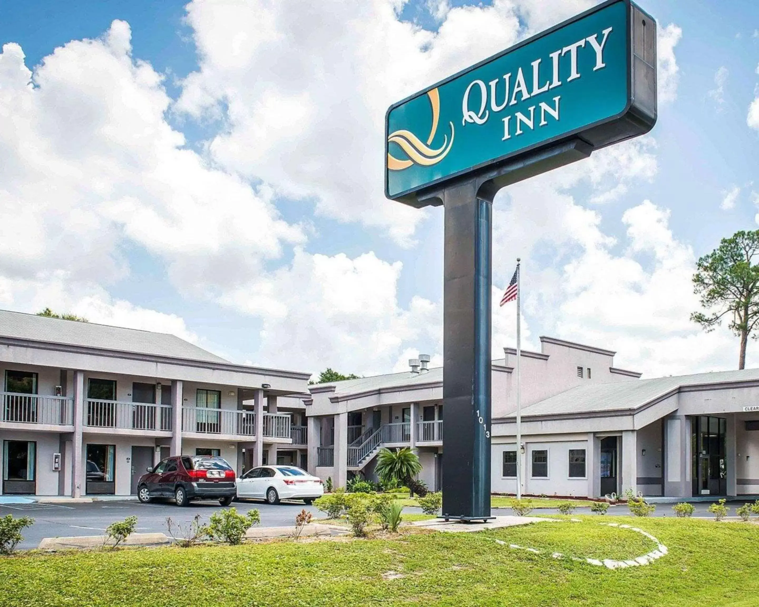 Property building in Quality Inn & Conference Center Panama City