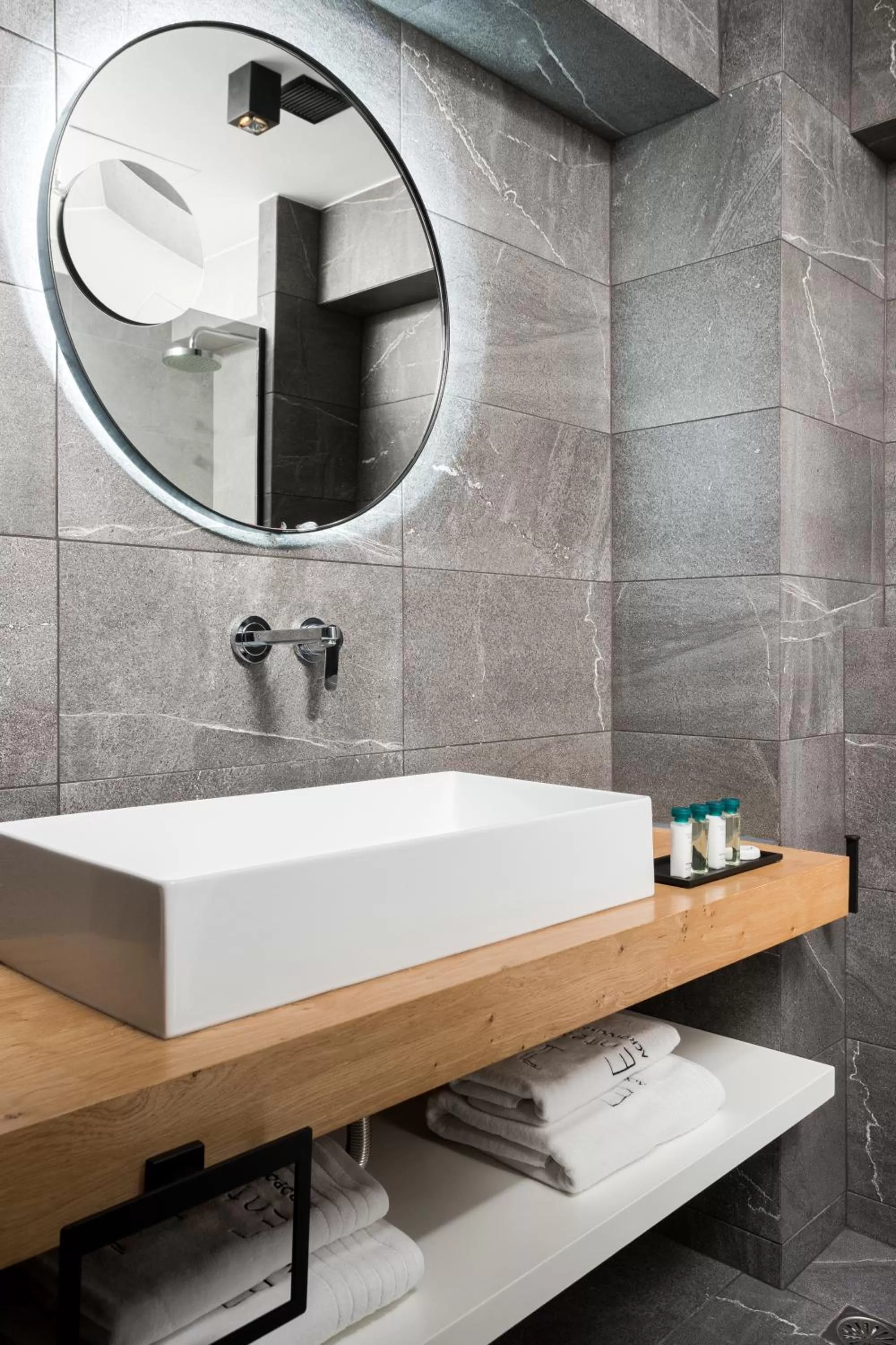 Bathroom in 11 Enteka Acropolis Suites